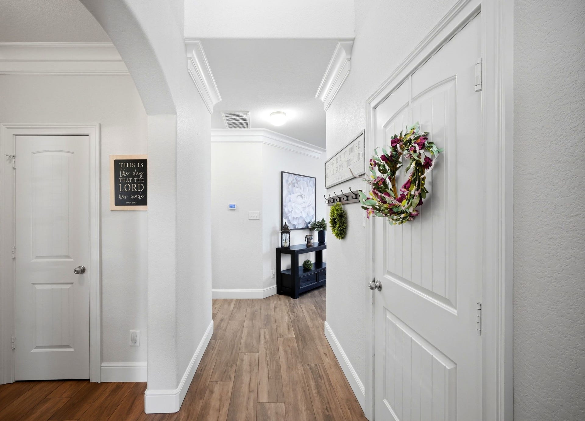21639 Lexor Drive, Porter, TX 77365 Charming entryway with elegant crown molding, warm flooring, leading to a cozy living area.