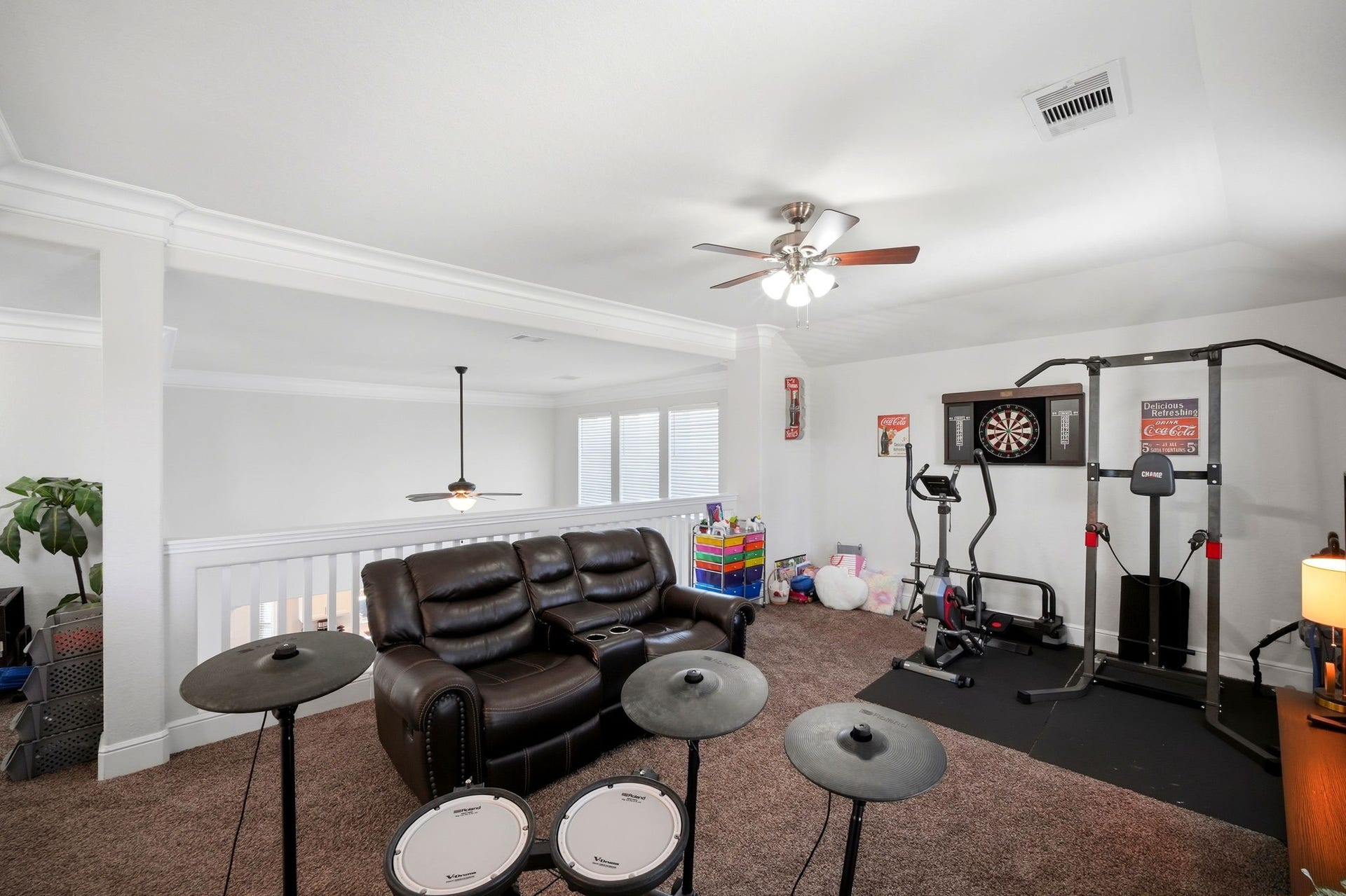 21639 Lexor Drive, Porter, TX 77365 Versatile room, perfect for relaxation and entertainment.