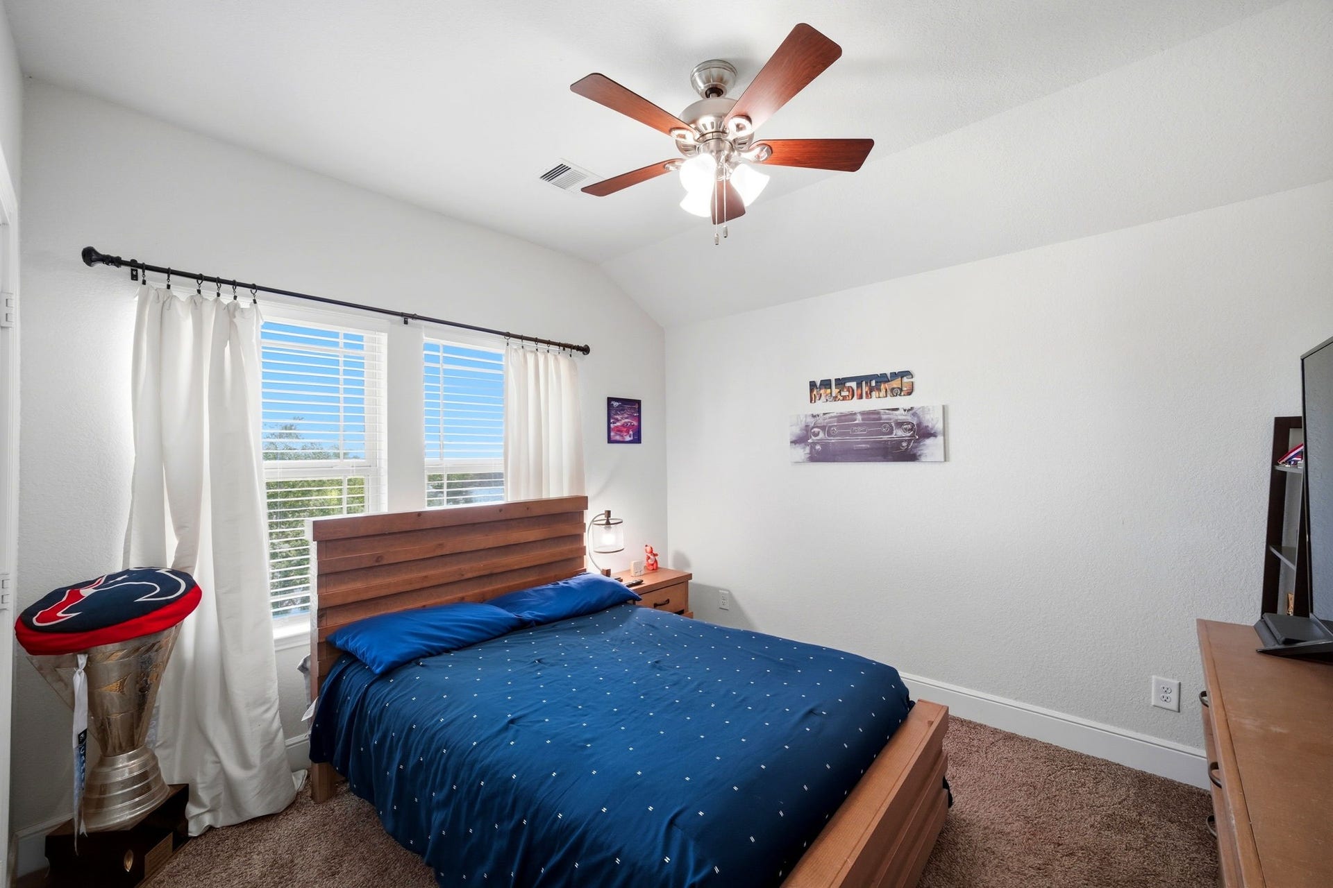 21639 Lexor Drive, Porter, TX 77365 Cozy bedroom with abundant natural light, stylish ceiling fan.