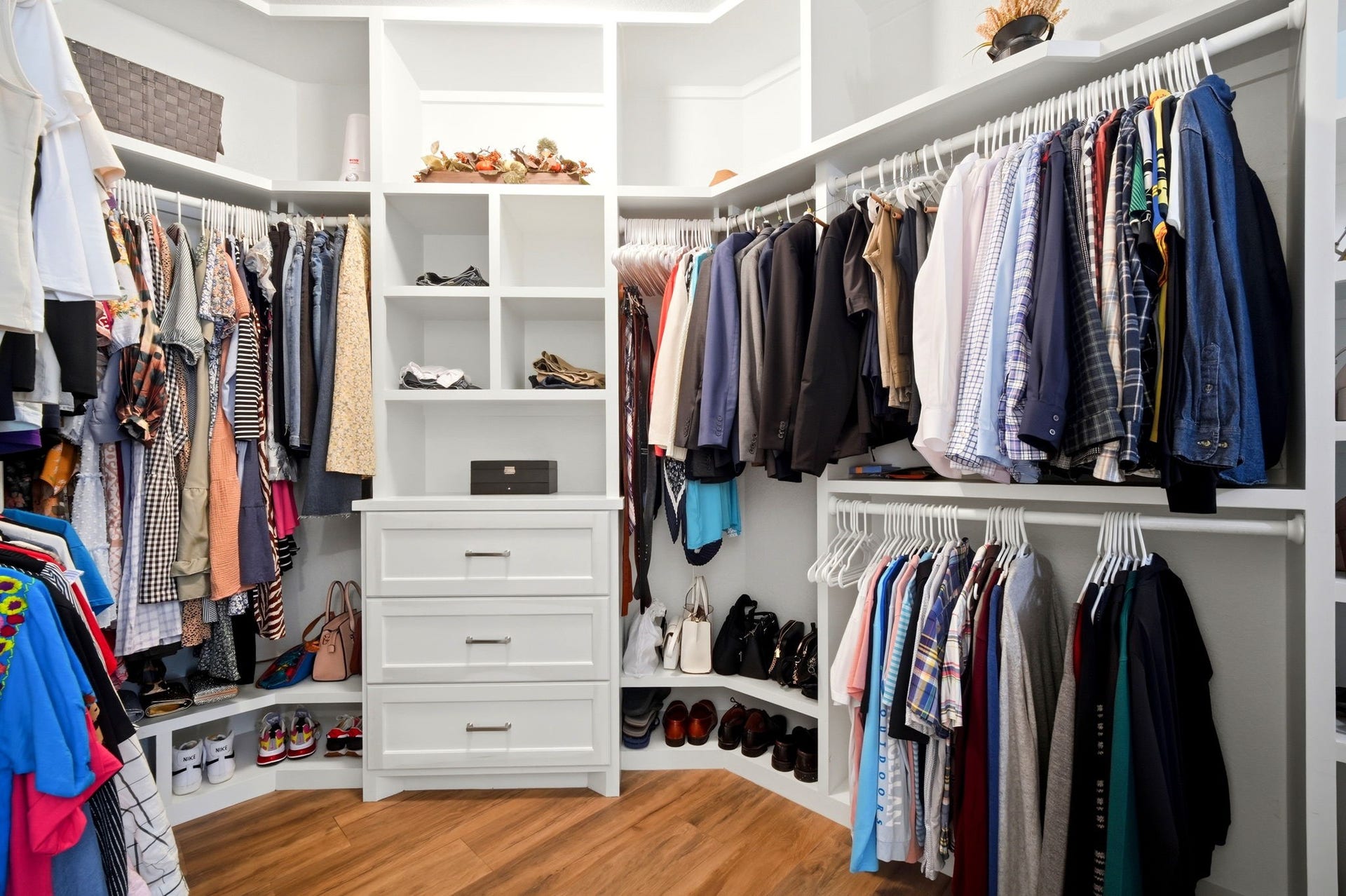 21639 Lexor Drive, Porter, TX 77365 Spacious walk-in closet featuring custom shelving, ample hanging space, and elegant flooring for a luxurious storage solution.