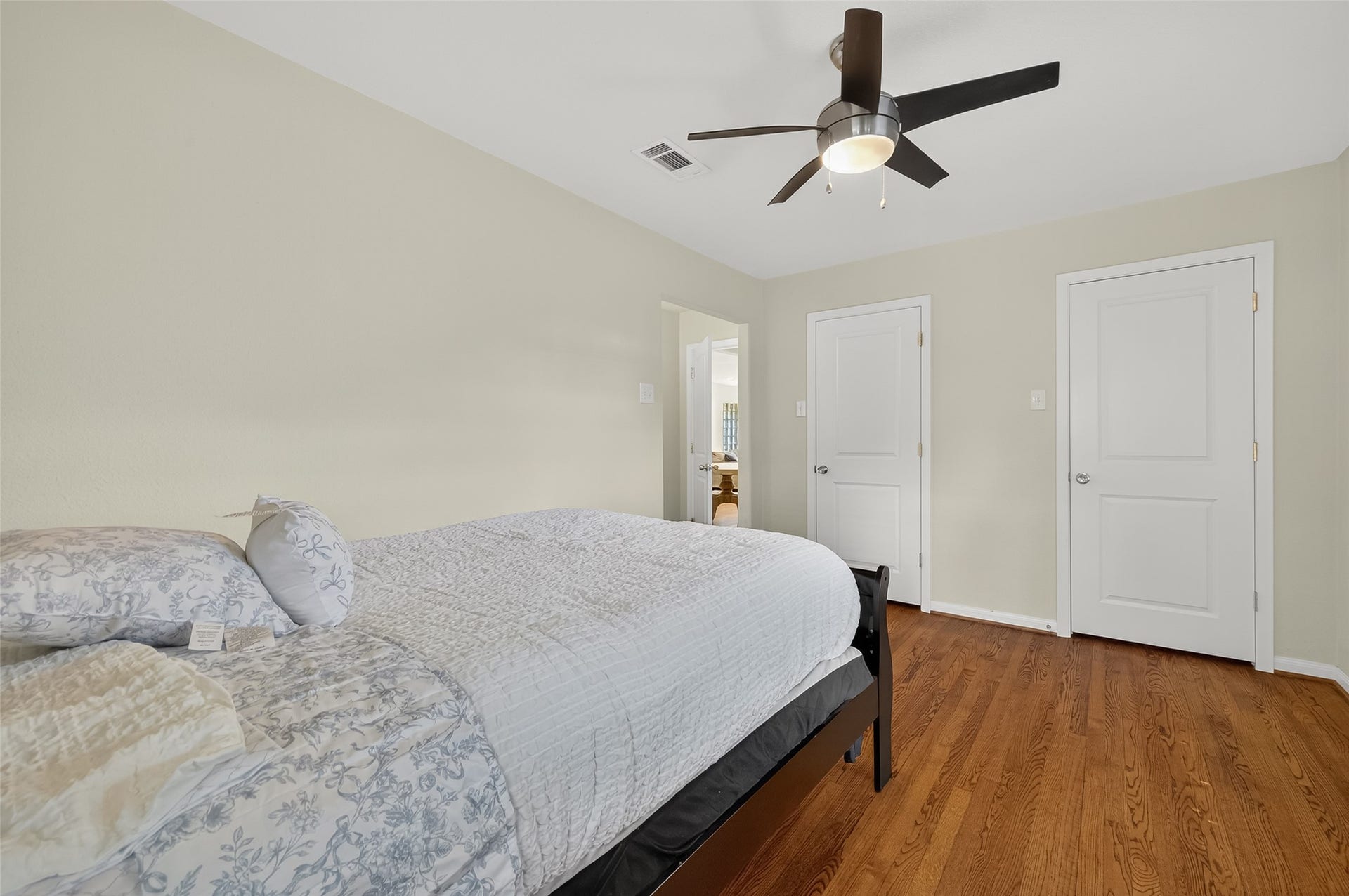 4045 Osby Drive, Houston, TX 77025 4045 Osby Drive, Houston, TX 77025