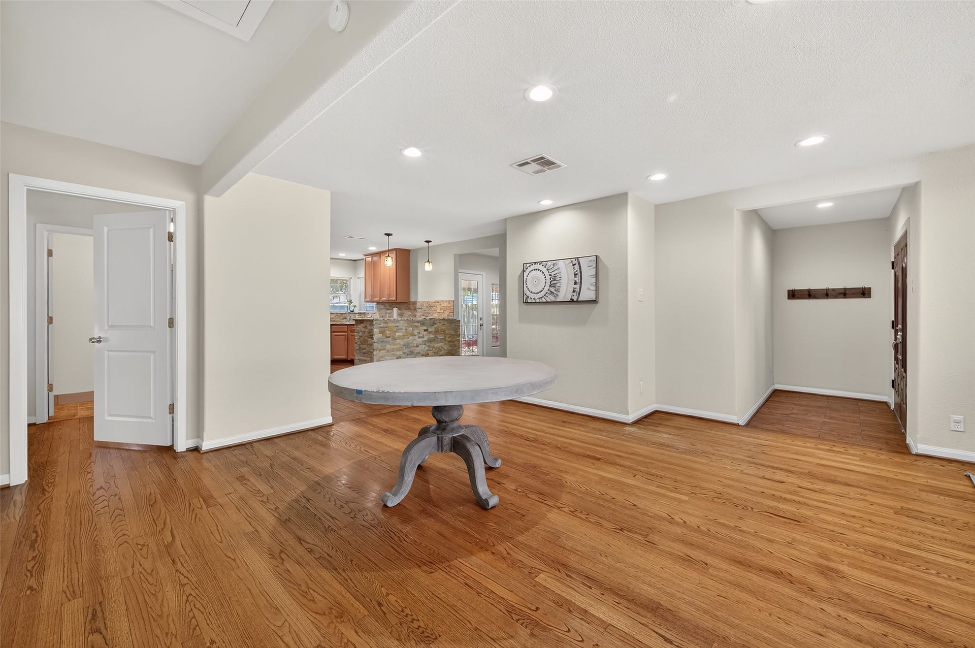 4045 Osby Drive, Houston, TX 77025 4045 Osby Drive, Houston, TX 77025