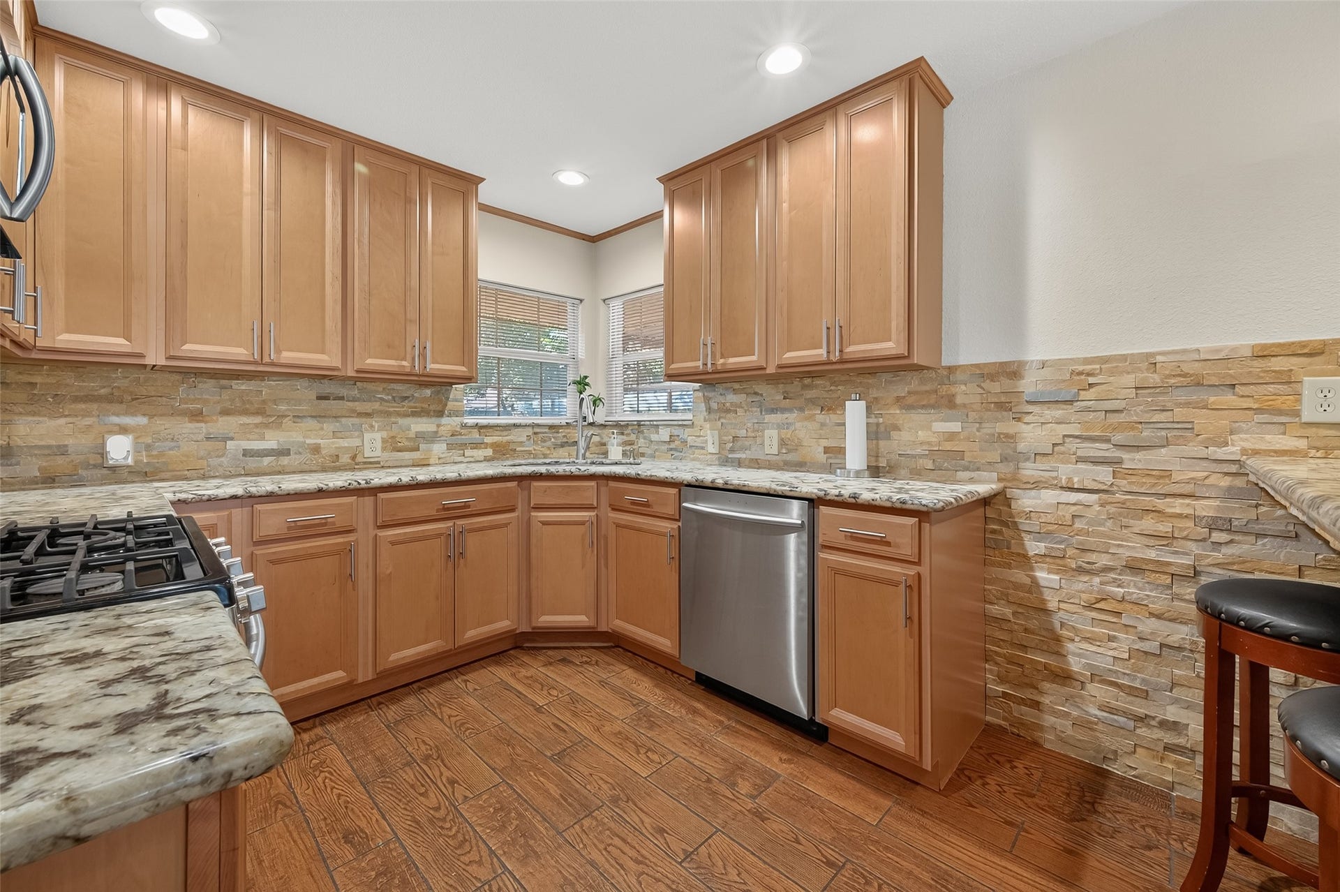 4045 Osby Drive, Houston, TX 77025 4045 Osby Drive, Houston, TX 77025