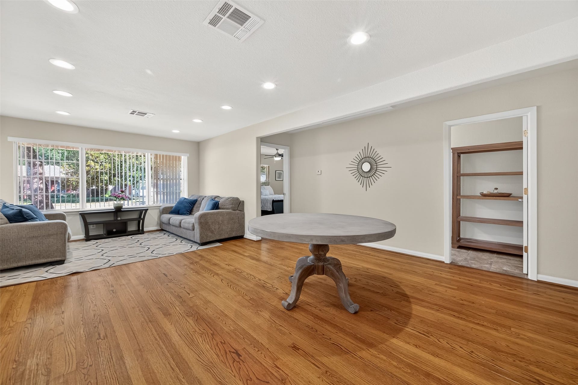 4045 Osby Drive, Houston, TX 77025 4045 Osby Drive, Houston, TX 77025