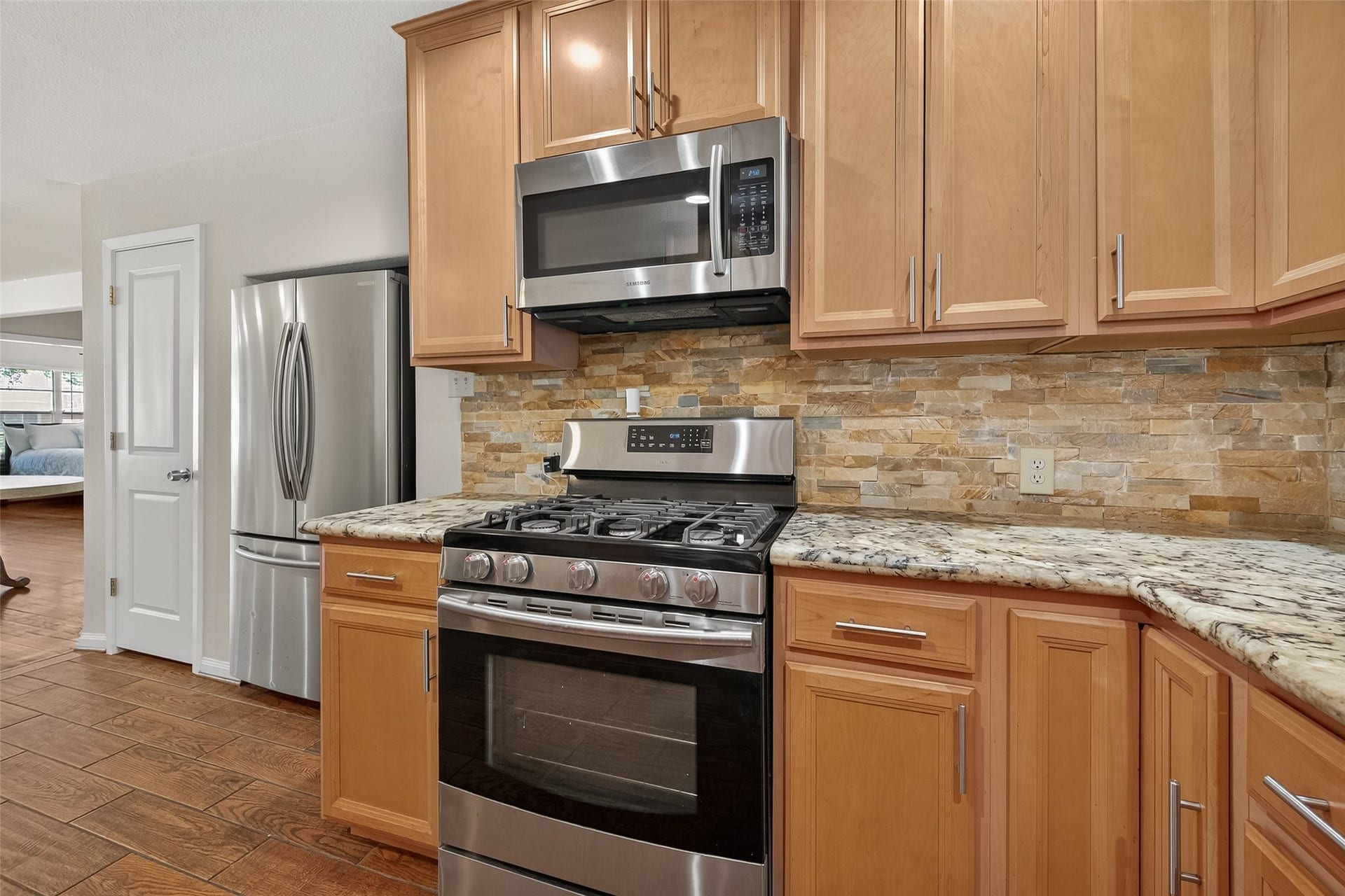 4045 Osby Drive, Houston, TX 77025 4045 Osby Drive, Houston, TX 77025