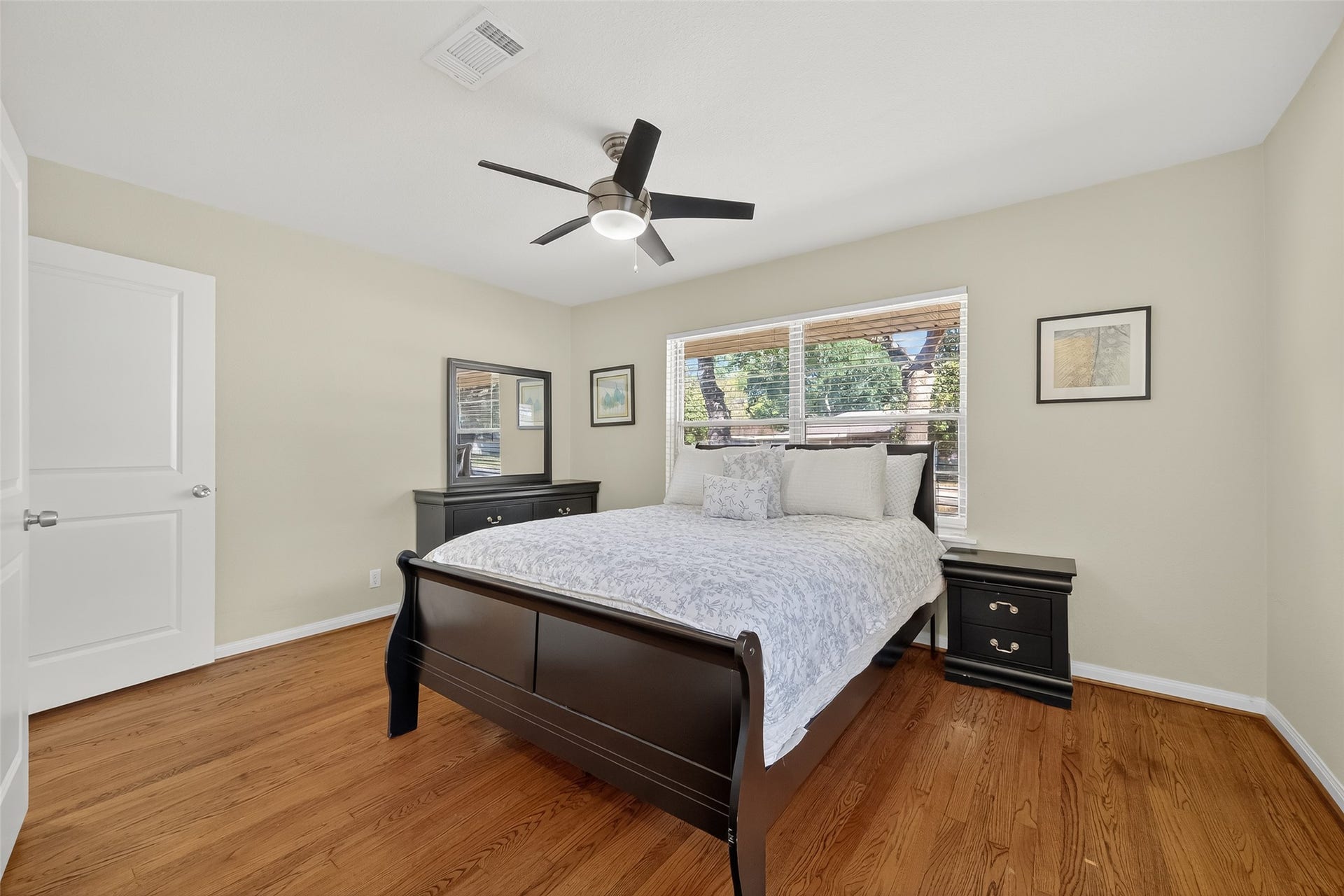 4045 Osby Drive, Houston, TX 77025 4045 Osby Drive, Houston, TX 77025