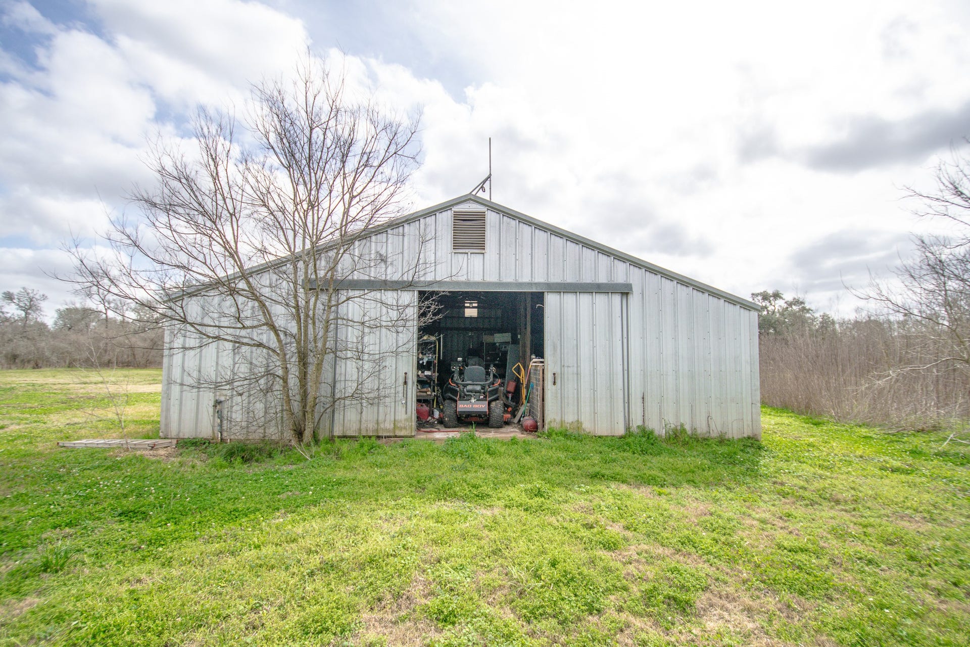 2801 County Road 444, Angleton, TX 77515 2801 County Road 444, Angleton, TX 77515