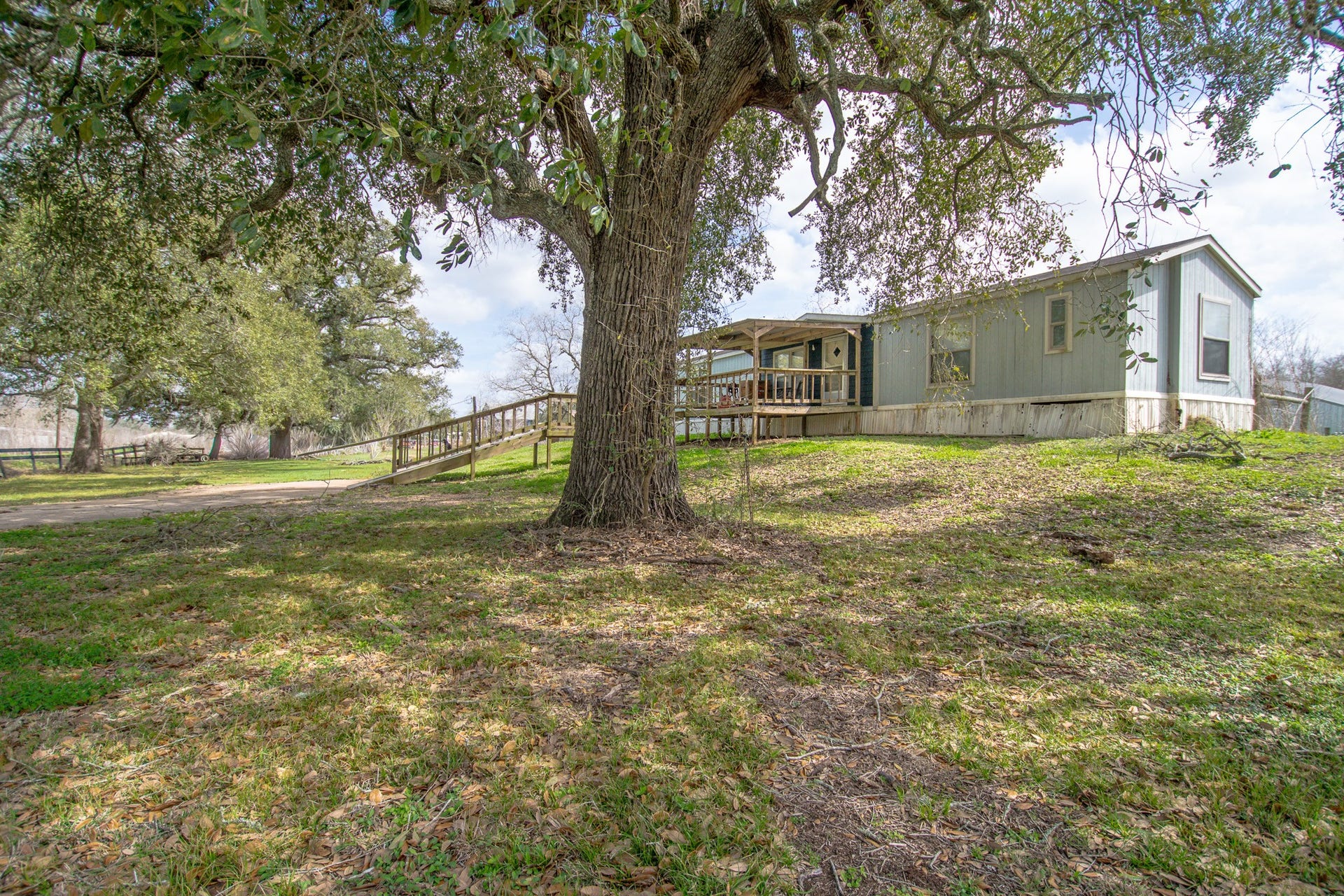 2801 County Road 444, Angleton, TX 77515 2801 County Road 444, Angleton, TX 77515