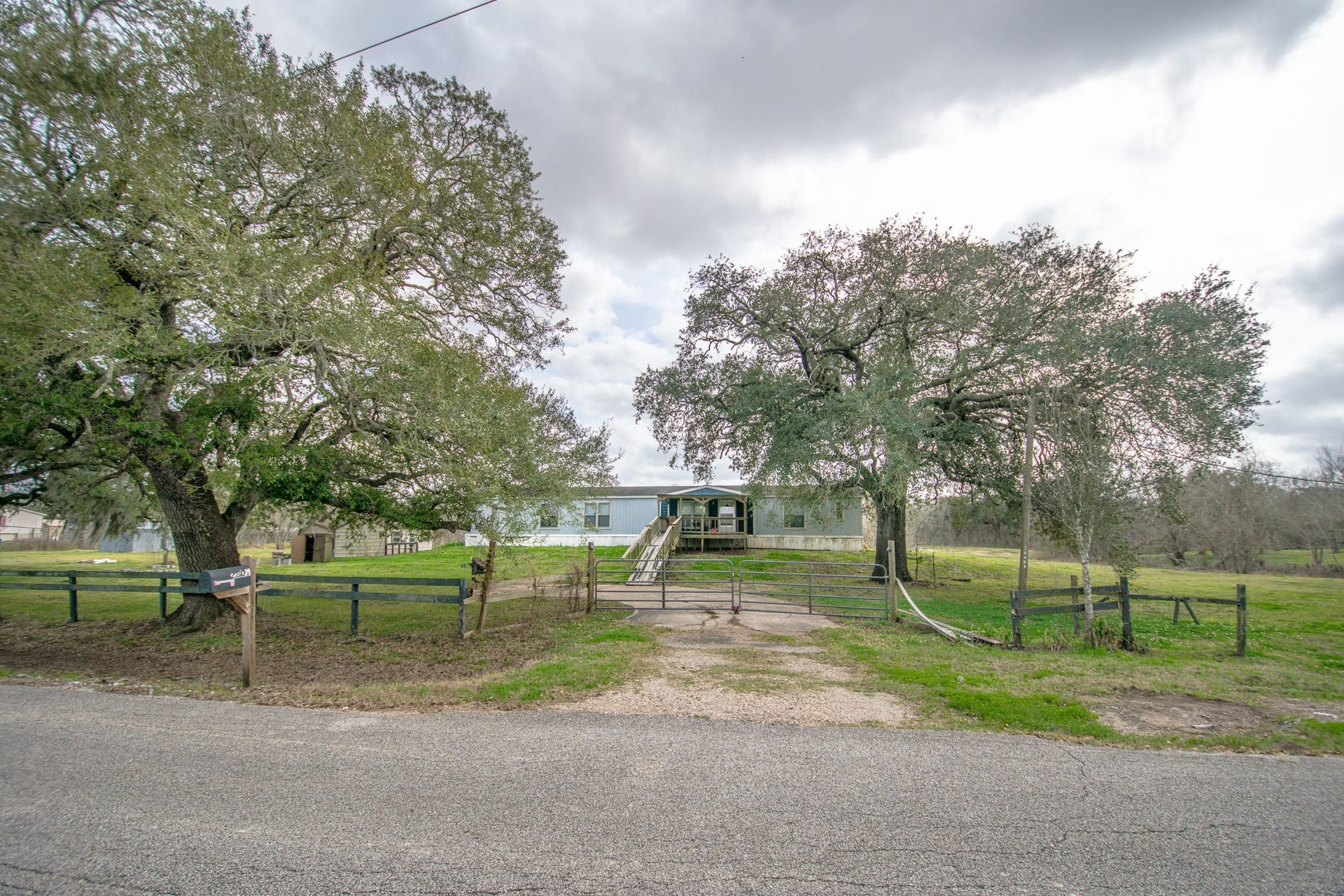 2801 County Road 444, Angleton, TX 77515 2801 County Road 444, Angleton, TX 77515