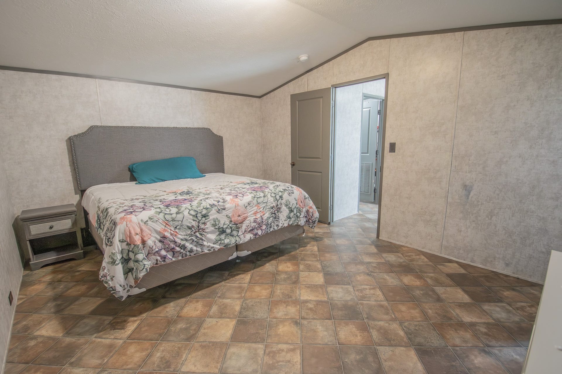 2801 County Road 444, Angleton, TX 77515 2801 County Road 444, Angleton, TX 77515