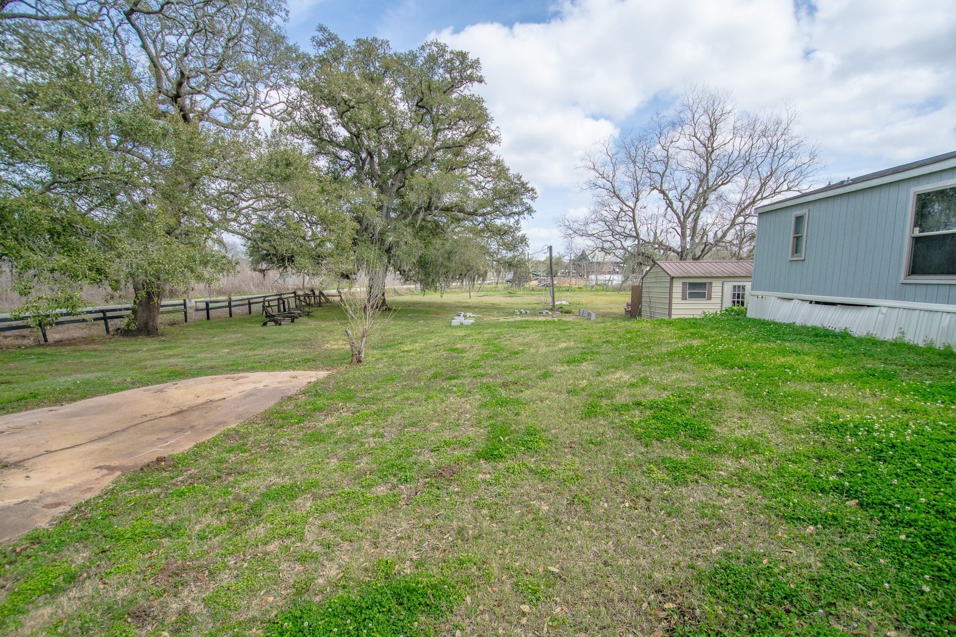 2801 County Road 444, Angleton, TX 77515 2801 County Road 444, Angleton, TX 77515
