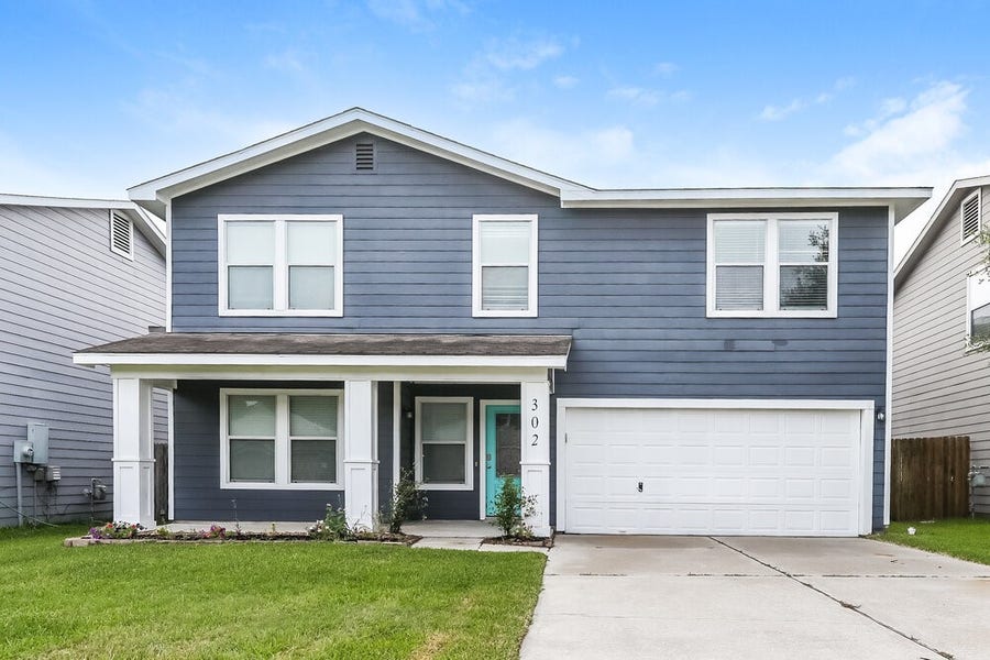 Property photo for 302 Falling Pine Drive, Conroe, TX