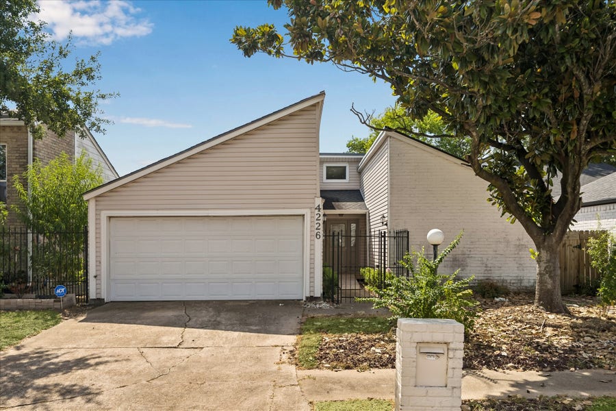 Property photo for 4226 Willow Beach Drive, Houston, TX