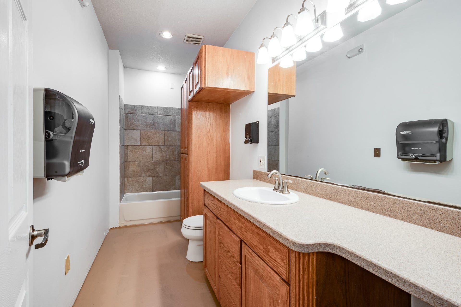 16111 Porter Lane, Porter, TX 77365 Bathroom with tub/shower combination in building #7.