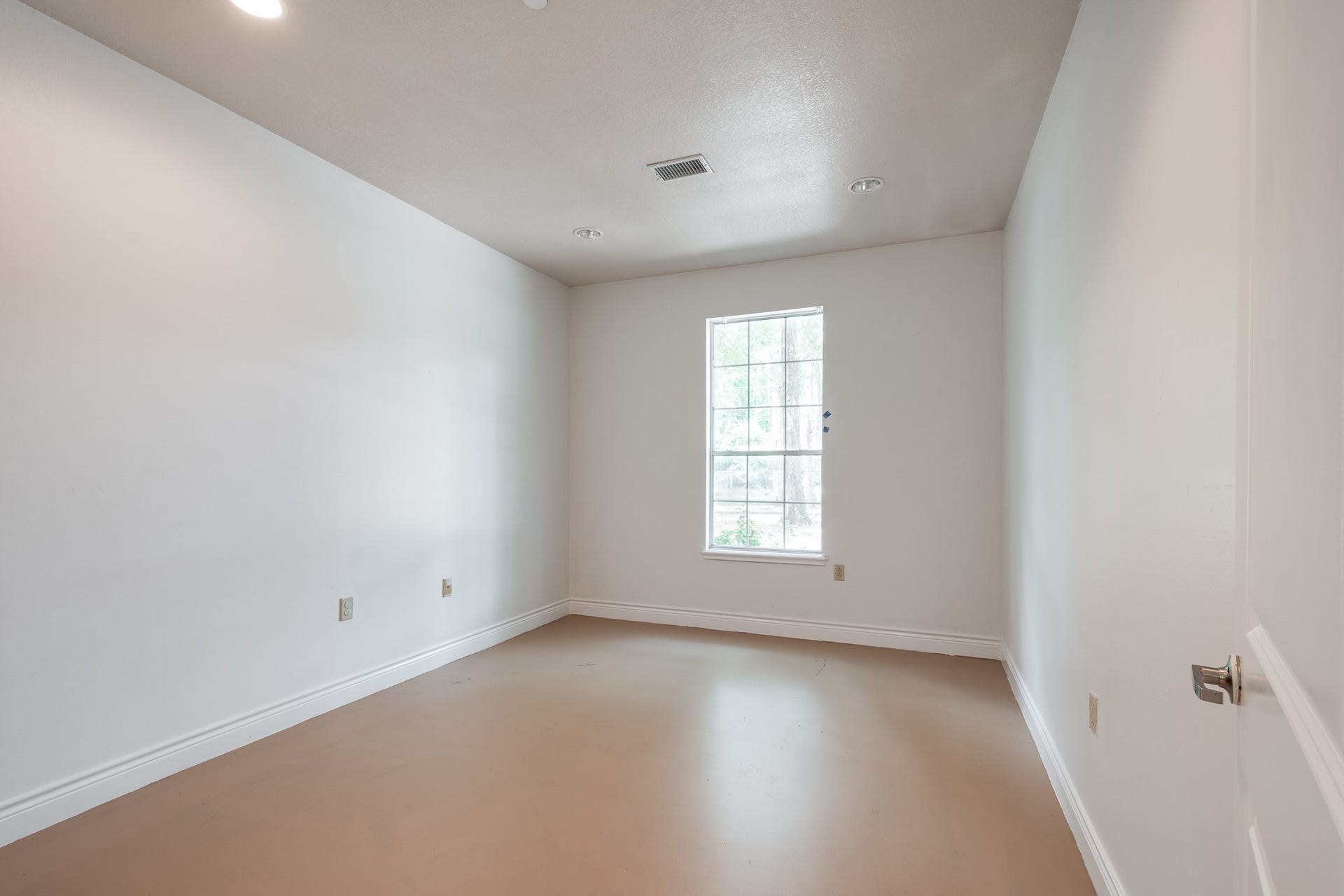16111 Porter Lane, Porter, TX 77365 Extra room downstairs in building #7.