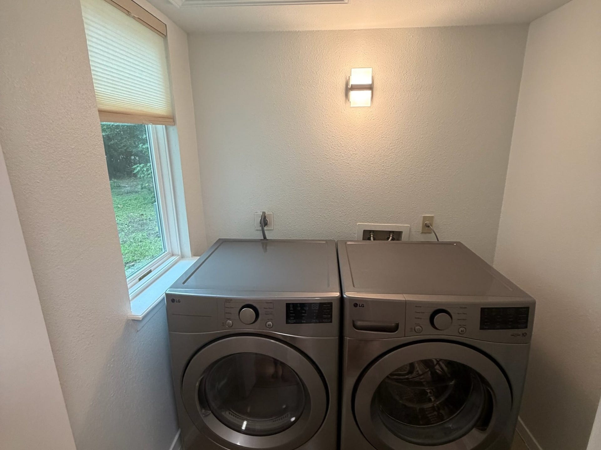 3500 Tangle Brush Drive, #65, The Woodlands, TX 77381 In-unit laundry with a new full-size LG washer and dryer included.