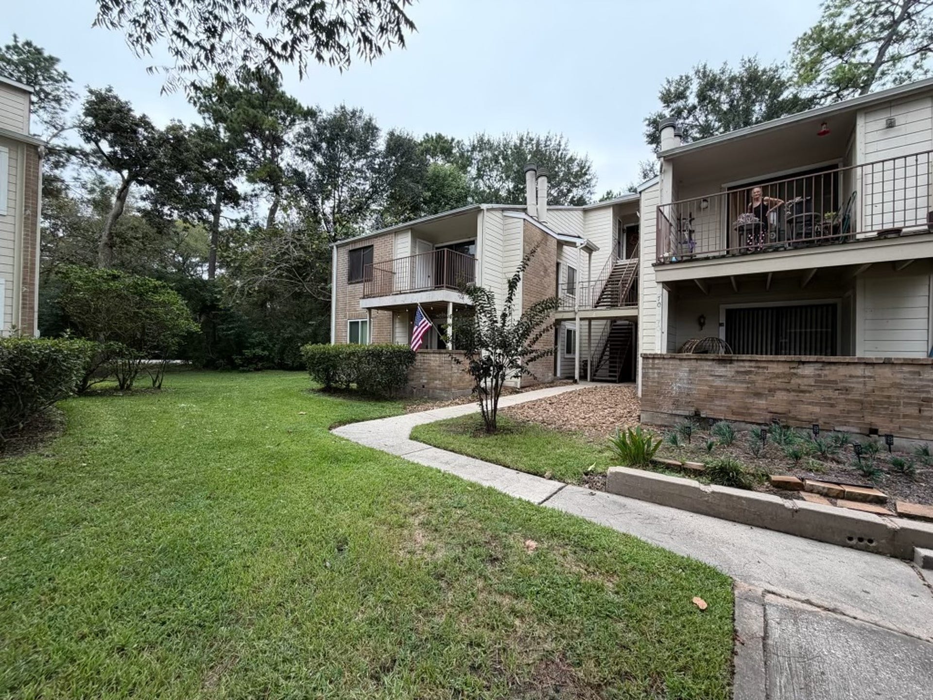3500 Tangle Brush Drive, #65, The Woodlands, TX 77381 Desirable first-floor corner unit offering added privacy and easy, stair-free access, surrounded by mature trees and well-maintained green space.