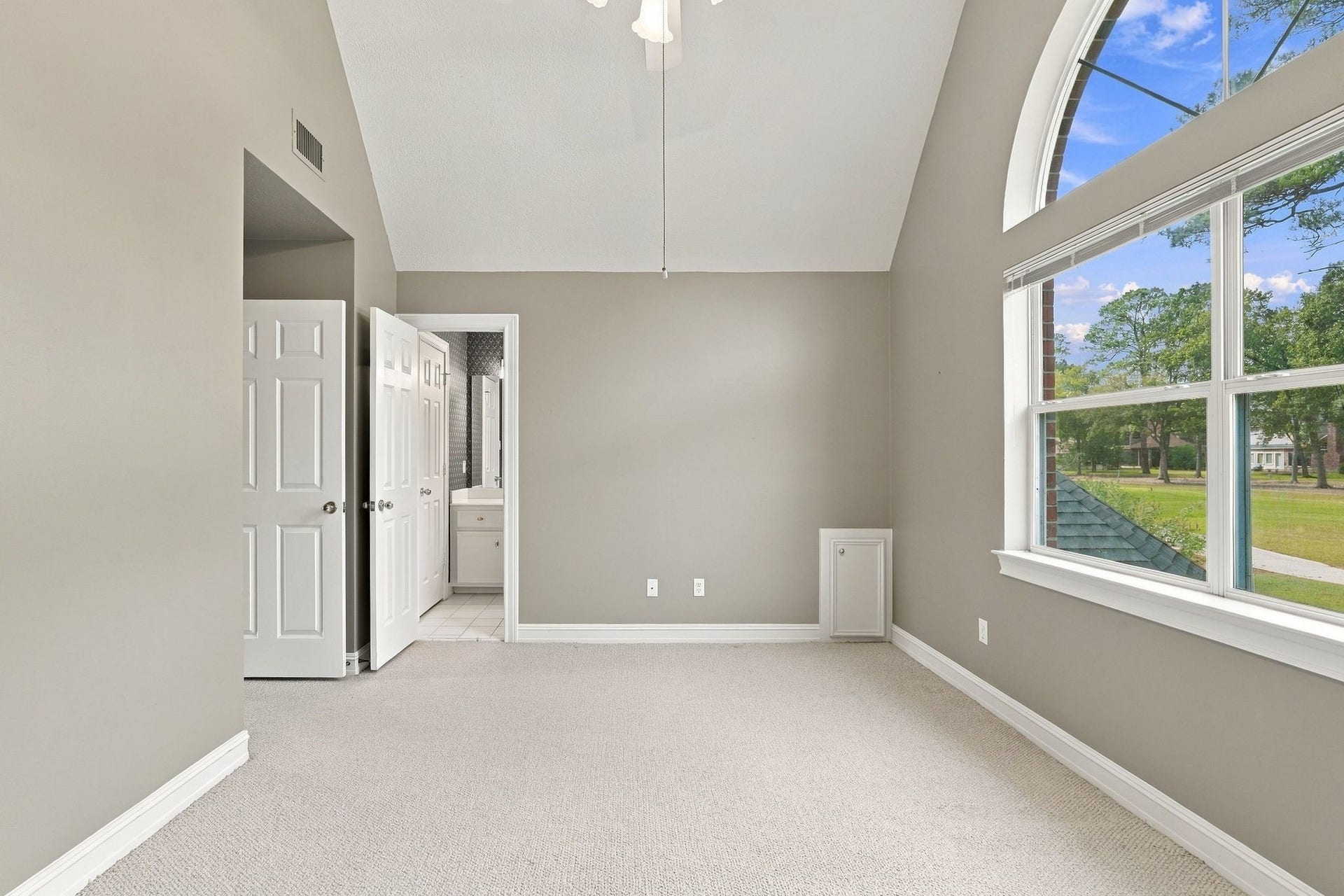 299 Wedgewood Drive, Montgomery, TX 77356 Secondary bedroom