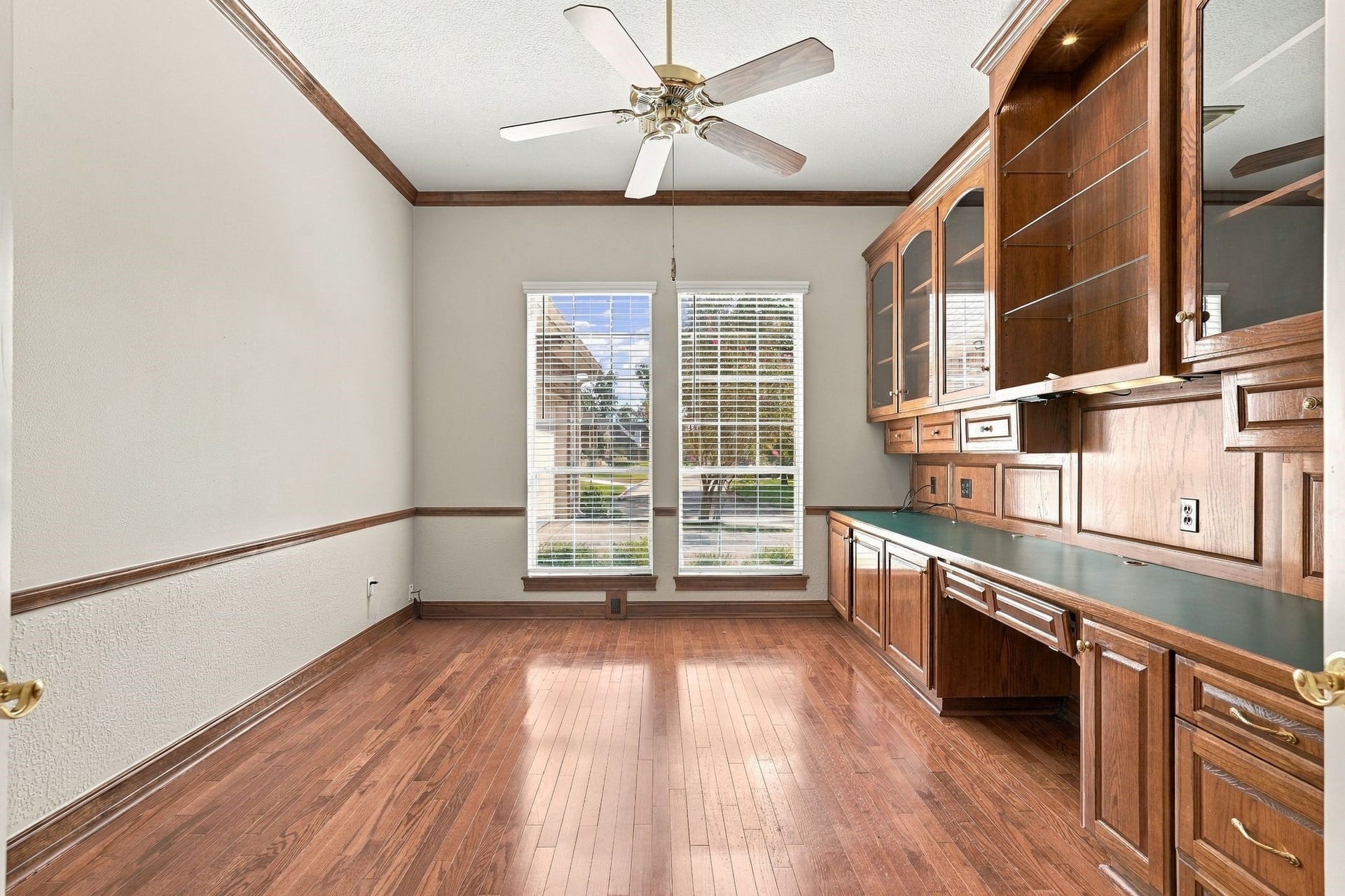 299 Wedgewood Drive, Montgomery, TX 77356 Private study/office