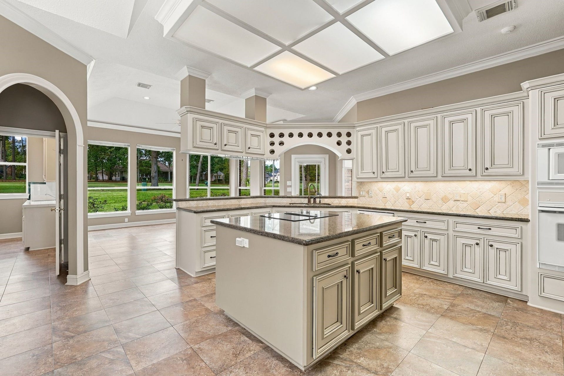 299 Wedgewood Drive, Montgomery, TX 77356 Fairway view from kitchen