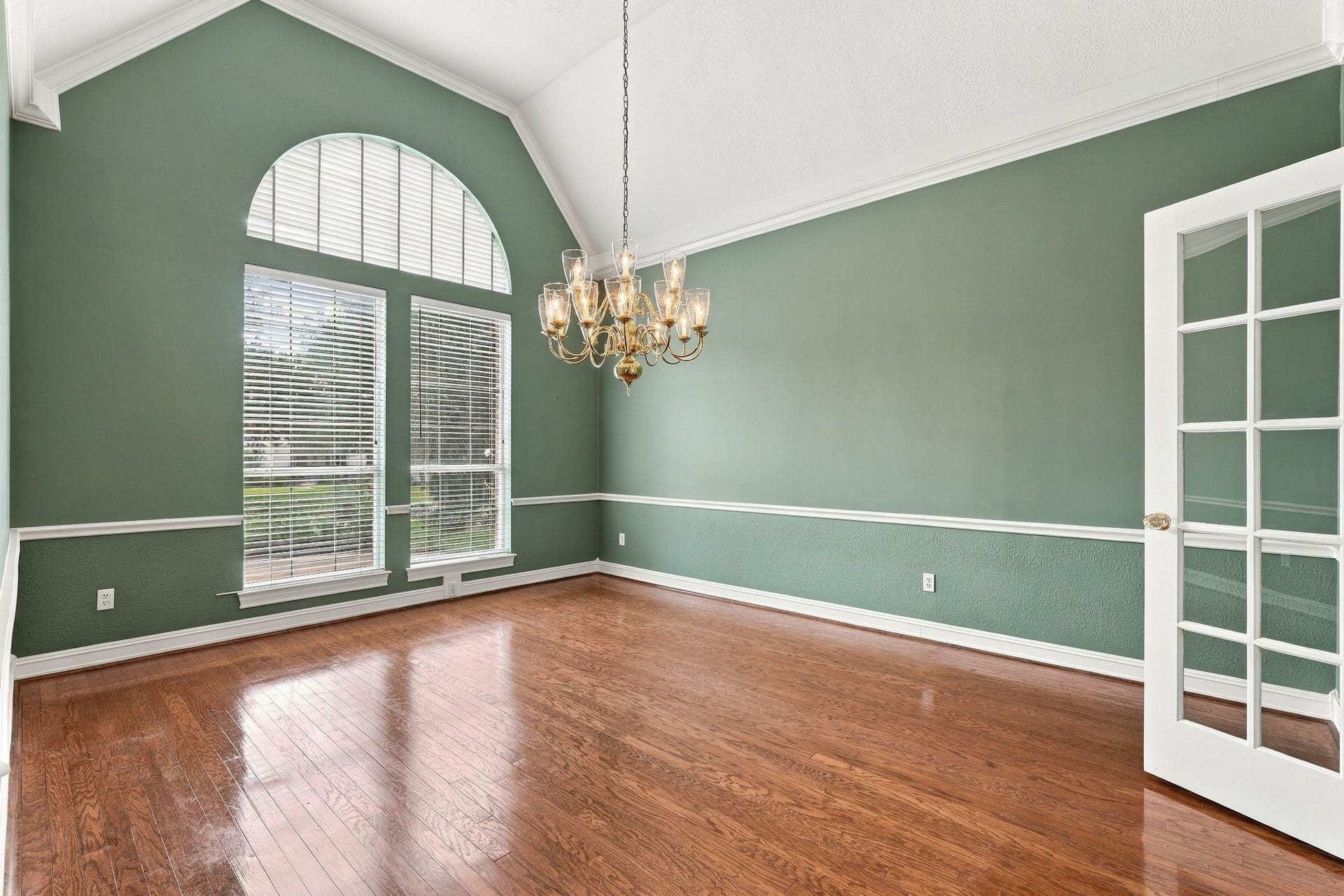 299 Wedgewood Drive, Montgomery, TX 77356 Formal Dinigroom