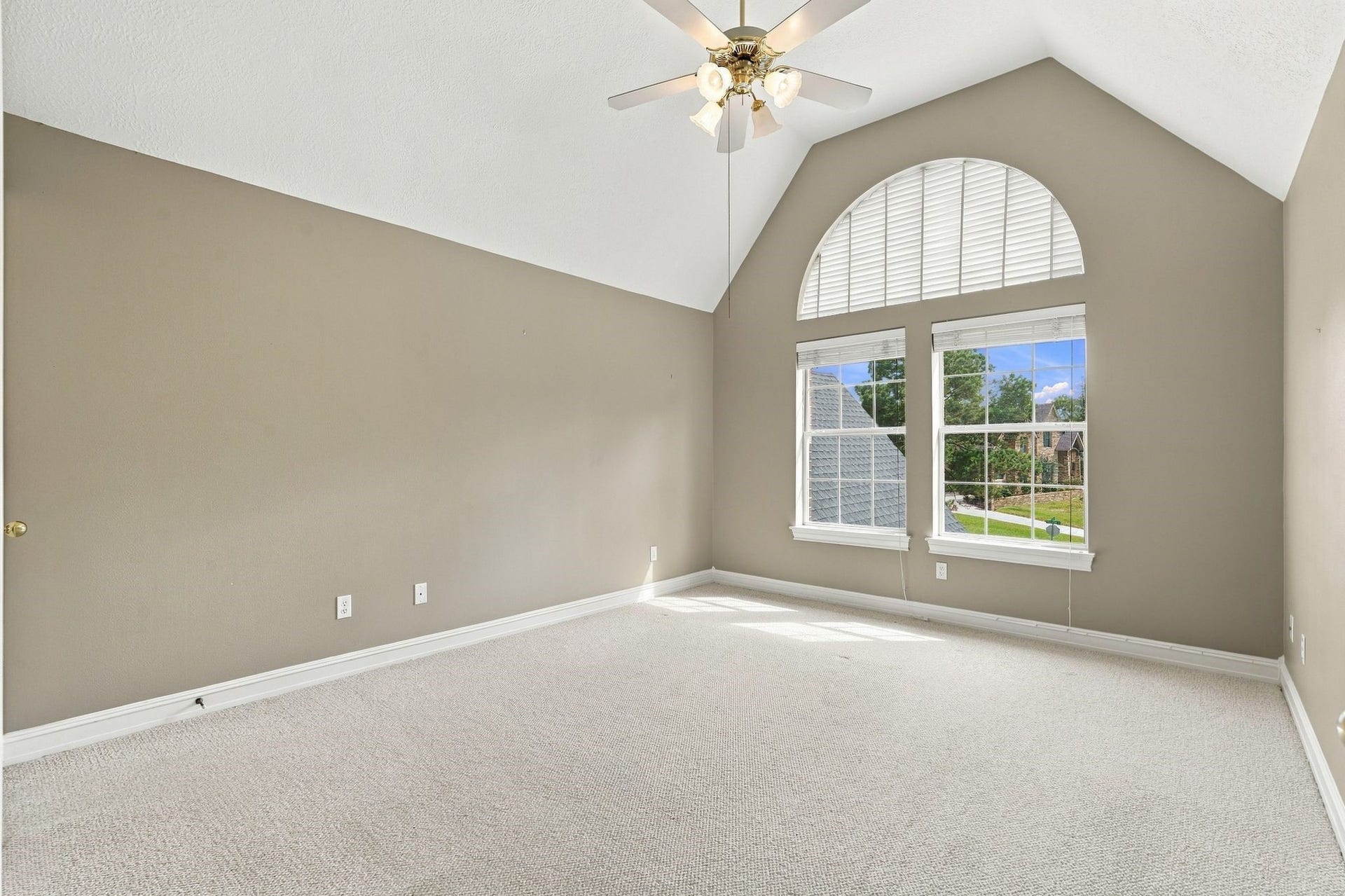 299 Wedgewood Drive, Montgomery, TX 77356 Secondary bedroom