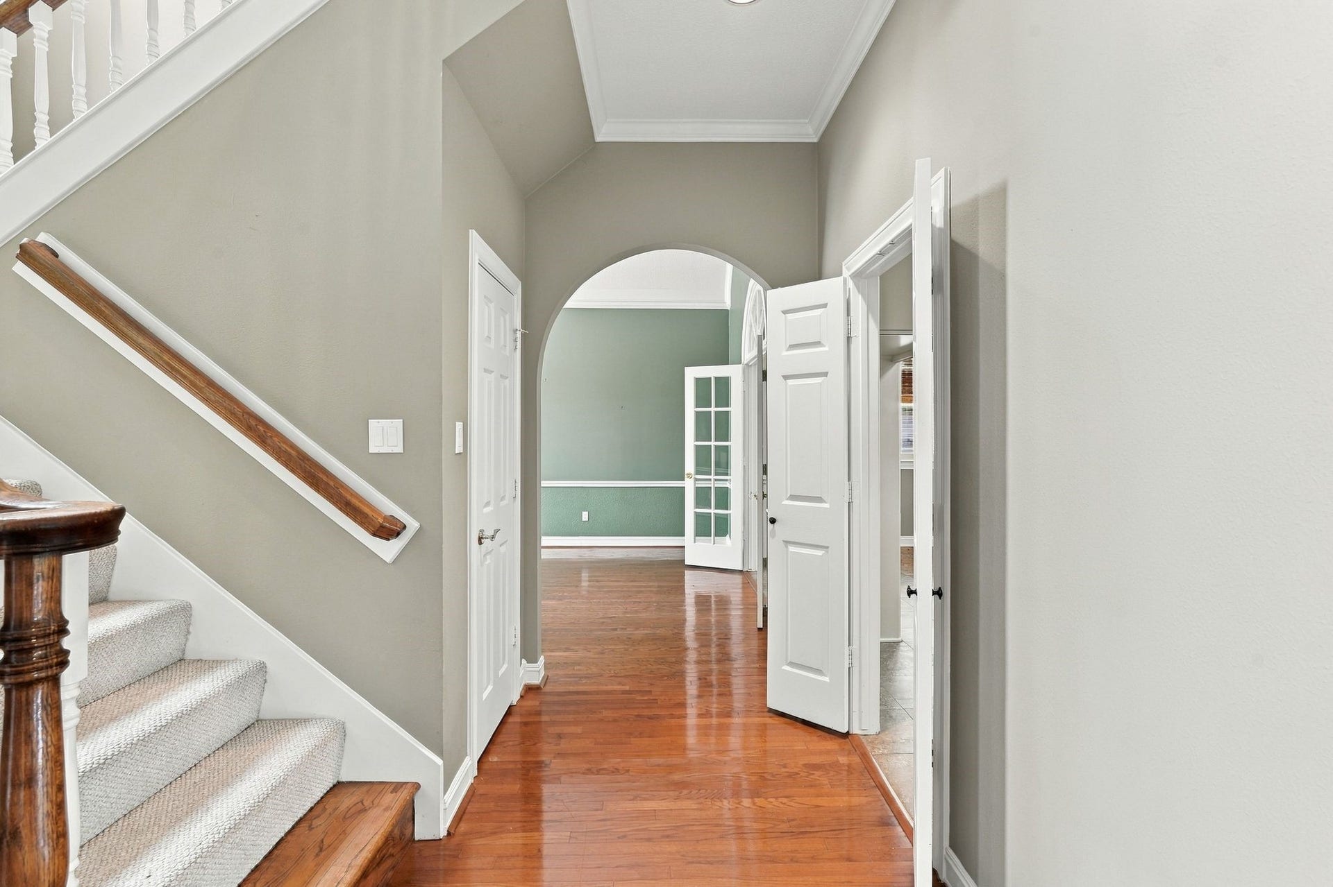 299 Wedgewood Drive, Montgomery, TX 77356 Entryway