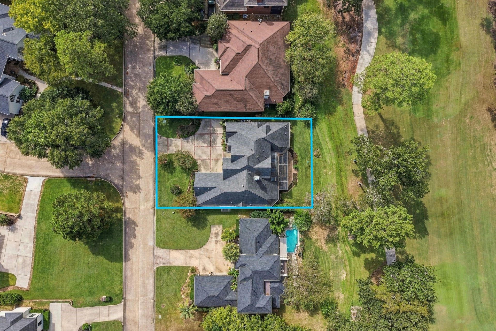 299 Wedgewood Drive, Montgomery, TX 77356 Aerial view of home on golf course