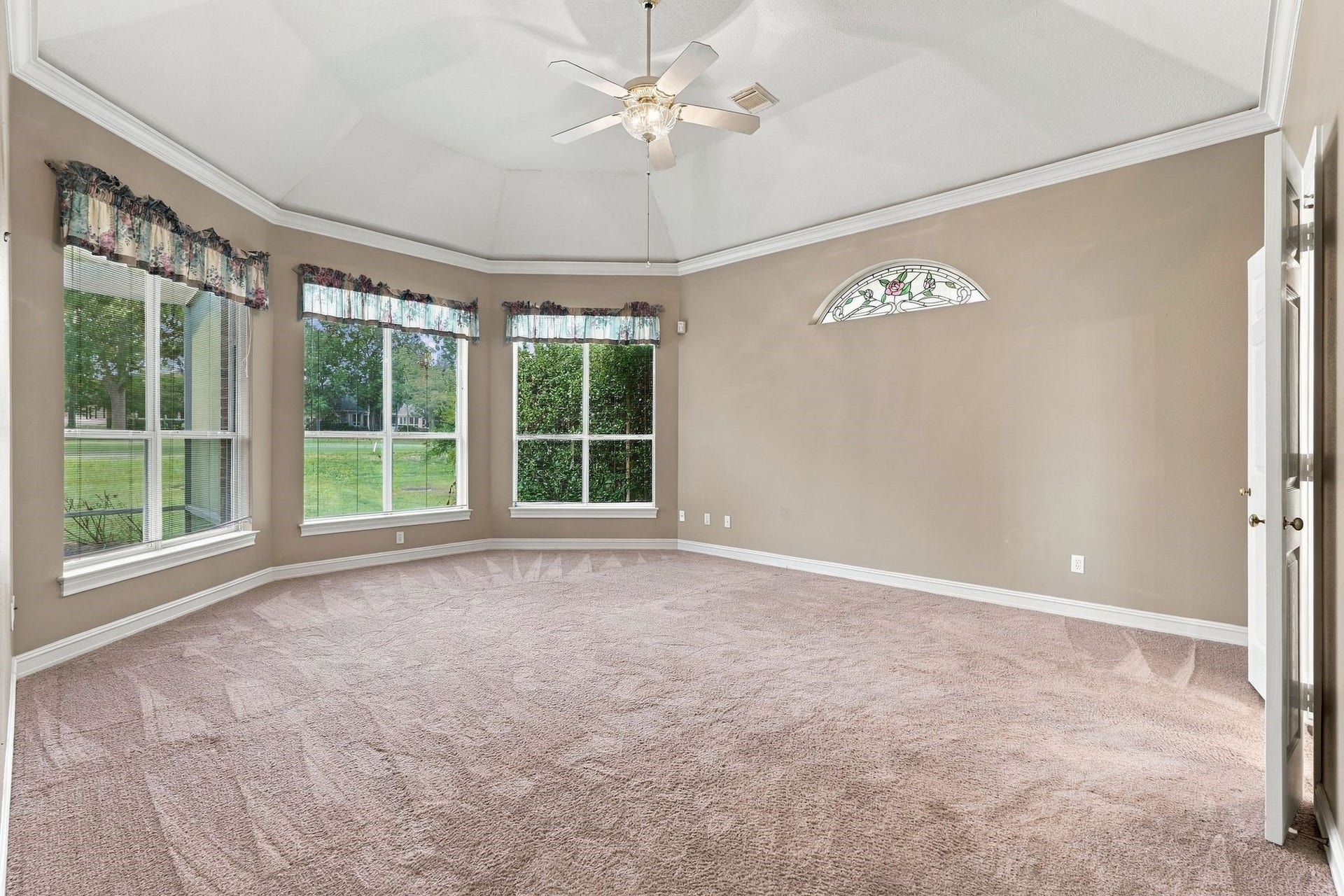 299 Wedgewood Drive, Montgomery, TX 77356 Fairway view from primary bedroom