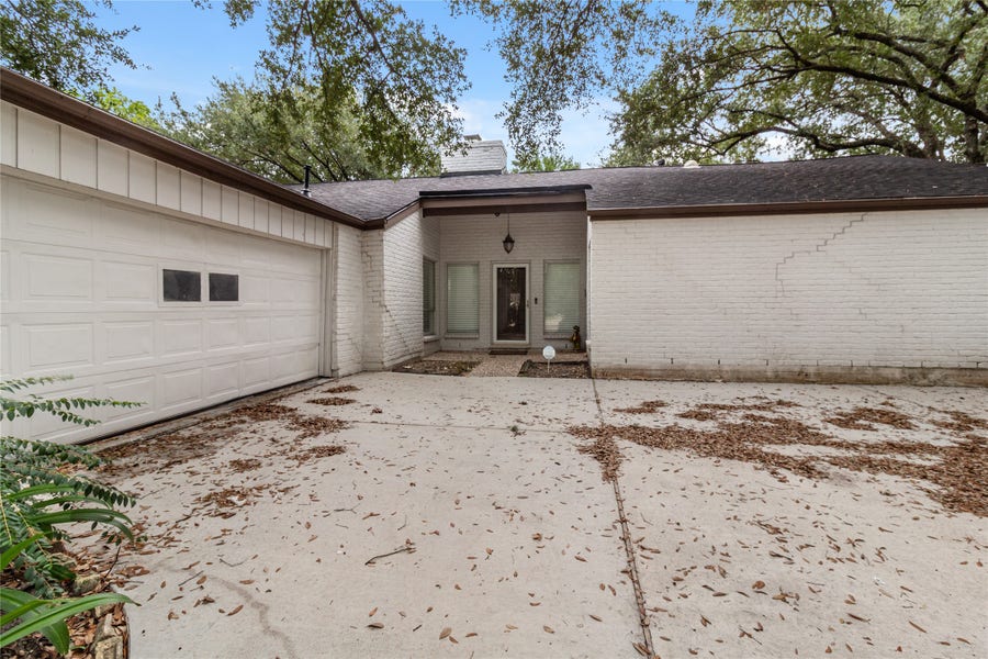 Property photo for 11302 Piping Rock Drive, Houston, TX