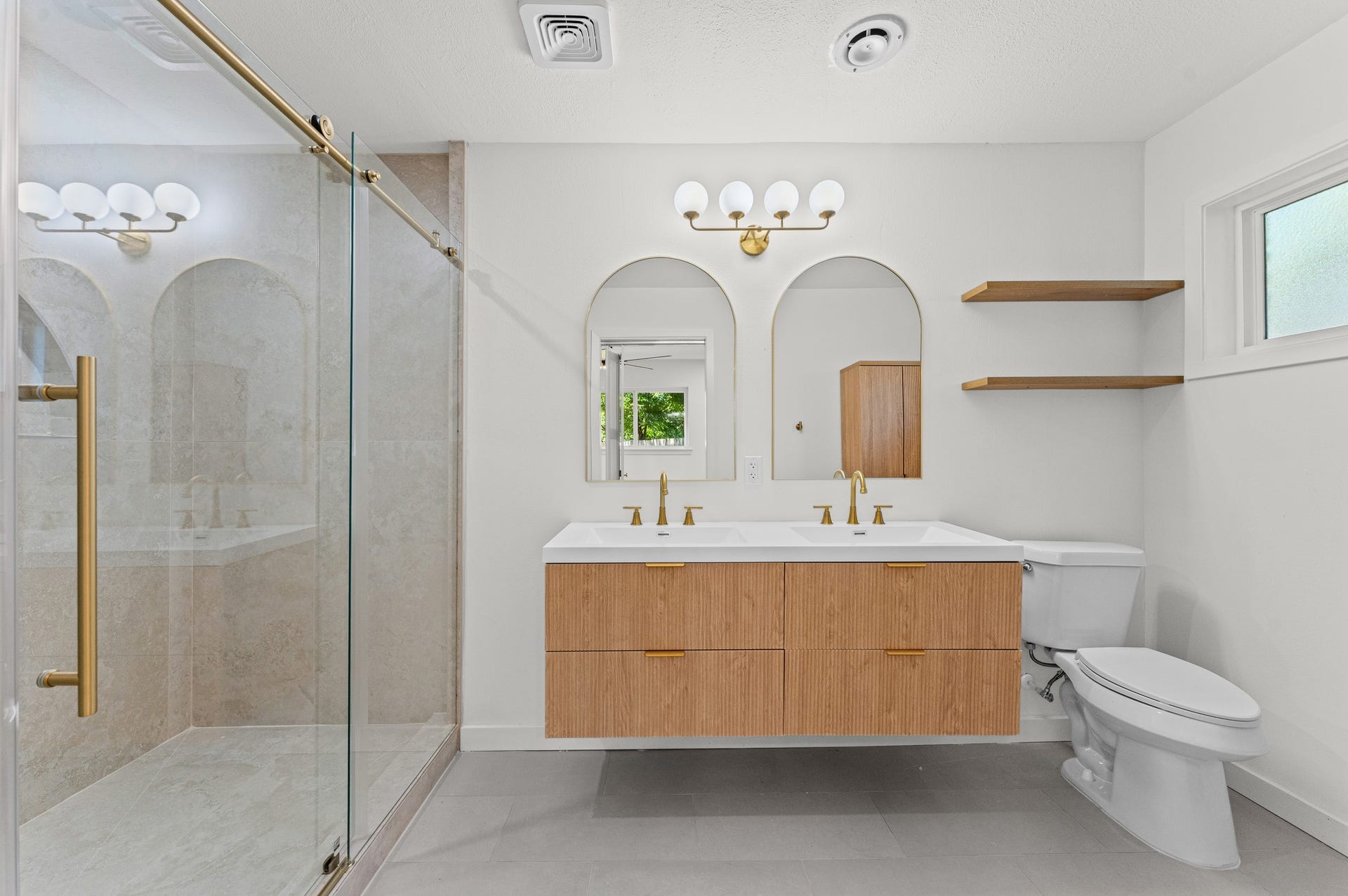 7519 Jason Street, Houston, TX 77074 Alternate angle of master bathroom. *All new windows.