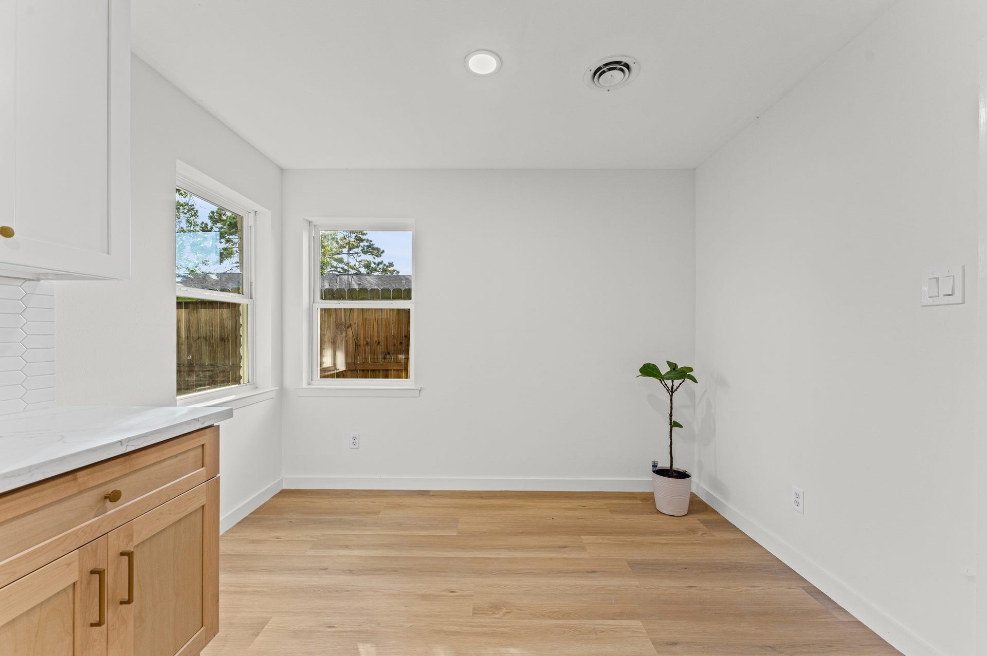 7519 Jason Street, Houston, TX 77074 Spacious dining room area next to the kitchen and away from living room, filled with natural light. *All new windows.
