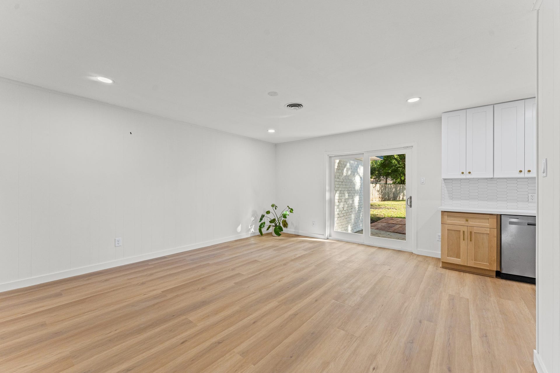 7519 Jason Street, Houston, TX 77074 Alternate angle of the living space.