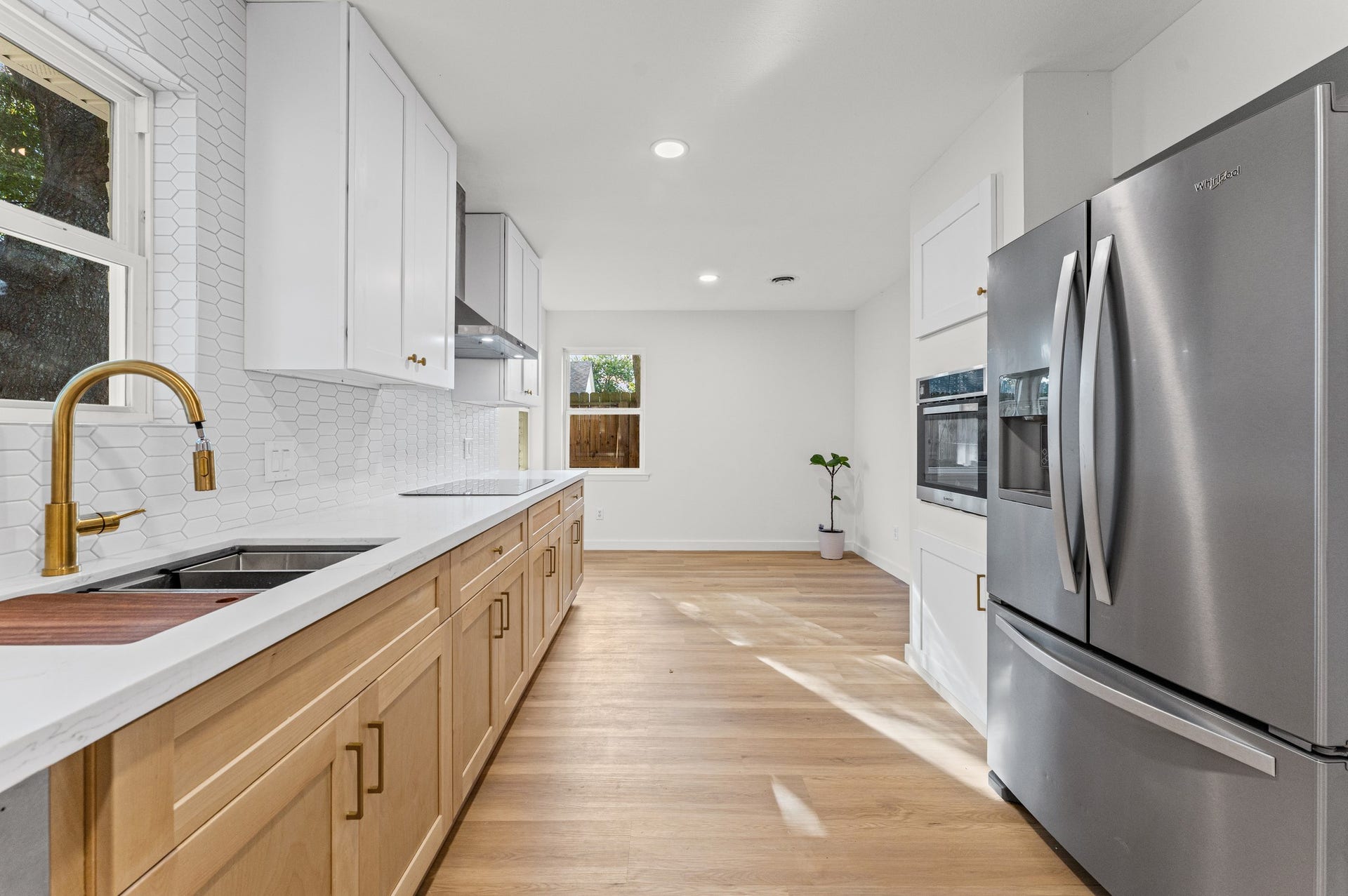 7519 Jason Street, Houston, TX 77074 Ample counter and storage space in this kitchen filled with natural light! *All new windows.