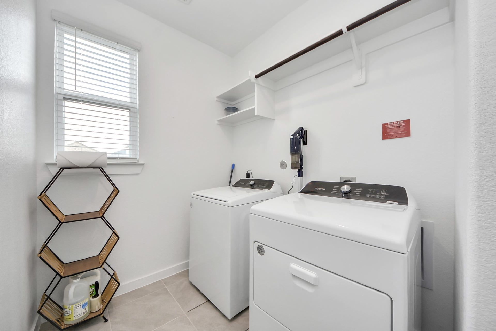 7202 Wilshire Court, Rosharon, TX 77583 Laundry room