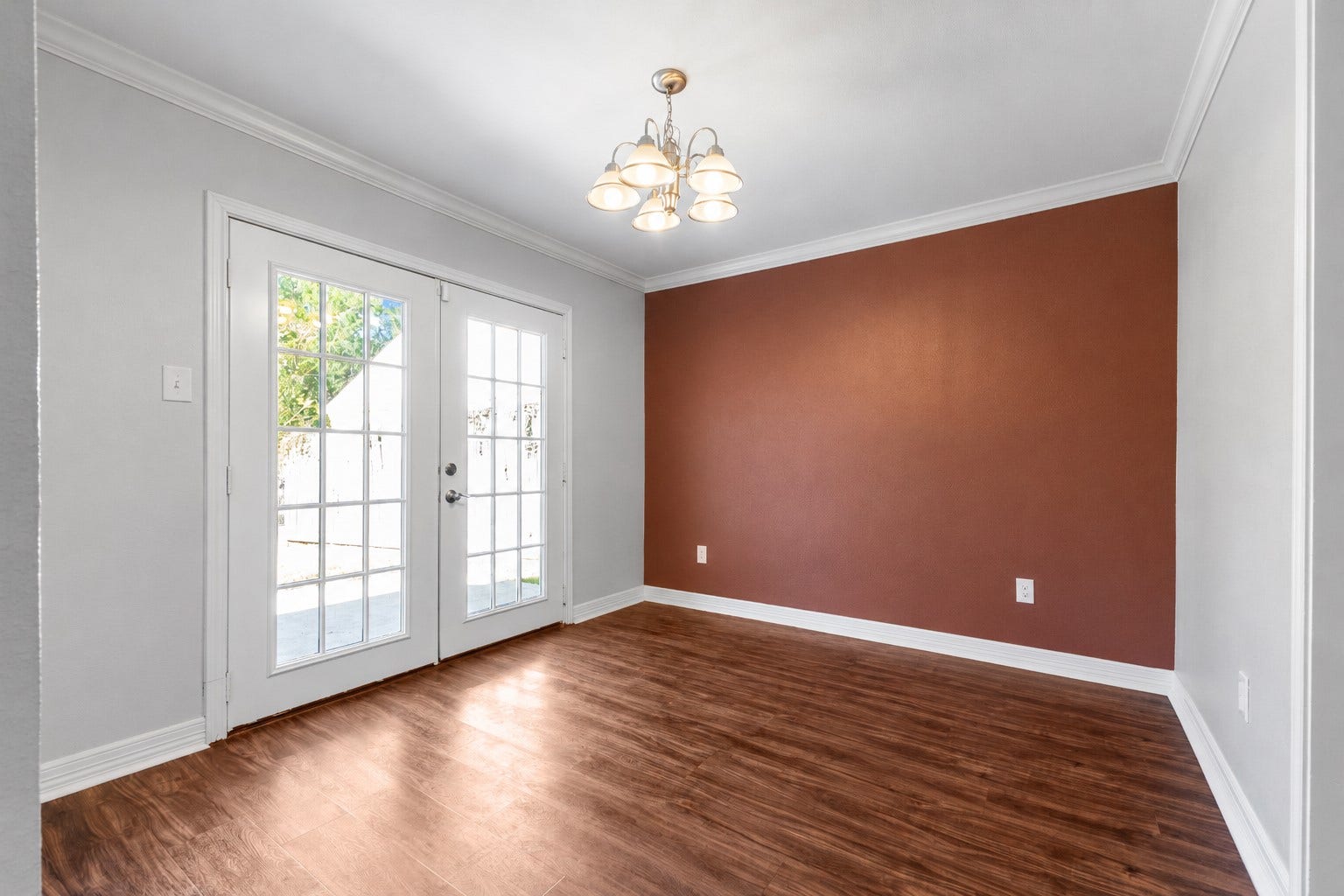 16606 Oxnard Lane, Friendswood, TX 77546 Dining area conveniently located near the kitchen
