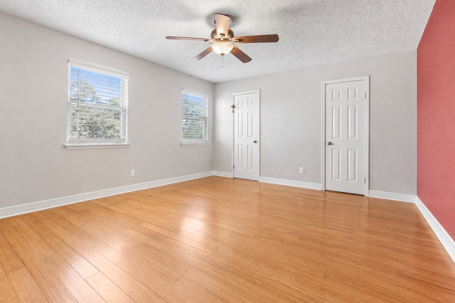 16606 Oxnard Lane, Friendswood, TX 77546 Spacious primary bedroom with double closets