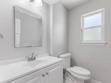 16606 Oxnard Lane, Friendswood, TX 77546 Upstairs secondary bathroom featuring granite countertops and convenient access from the secondary bedrooms.