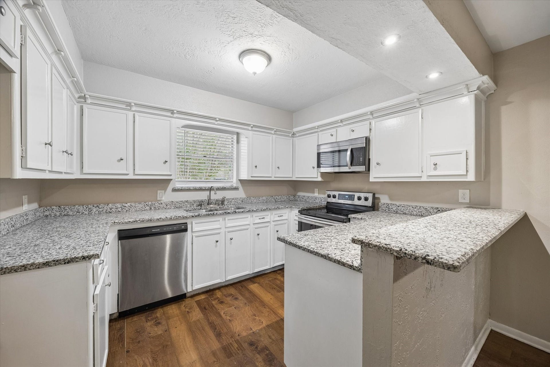 130 Red Oak Lane, Conroe, TX 77304 130 Red Oak Lane, Conroe, TX 77304