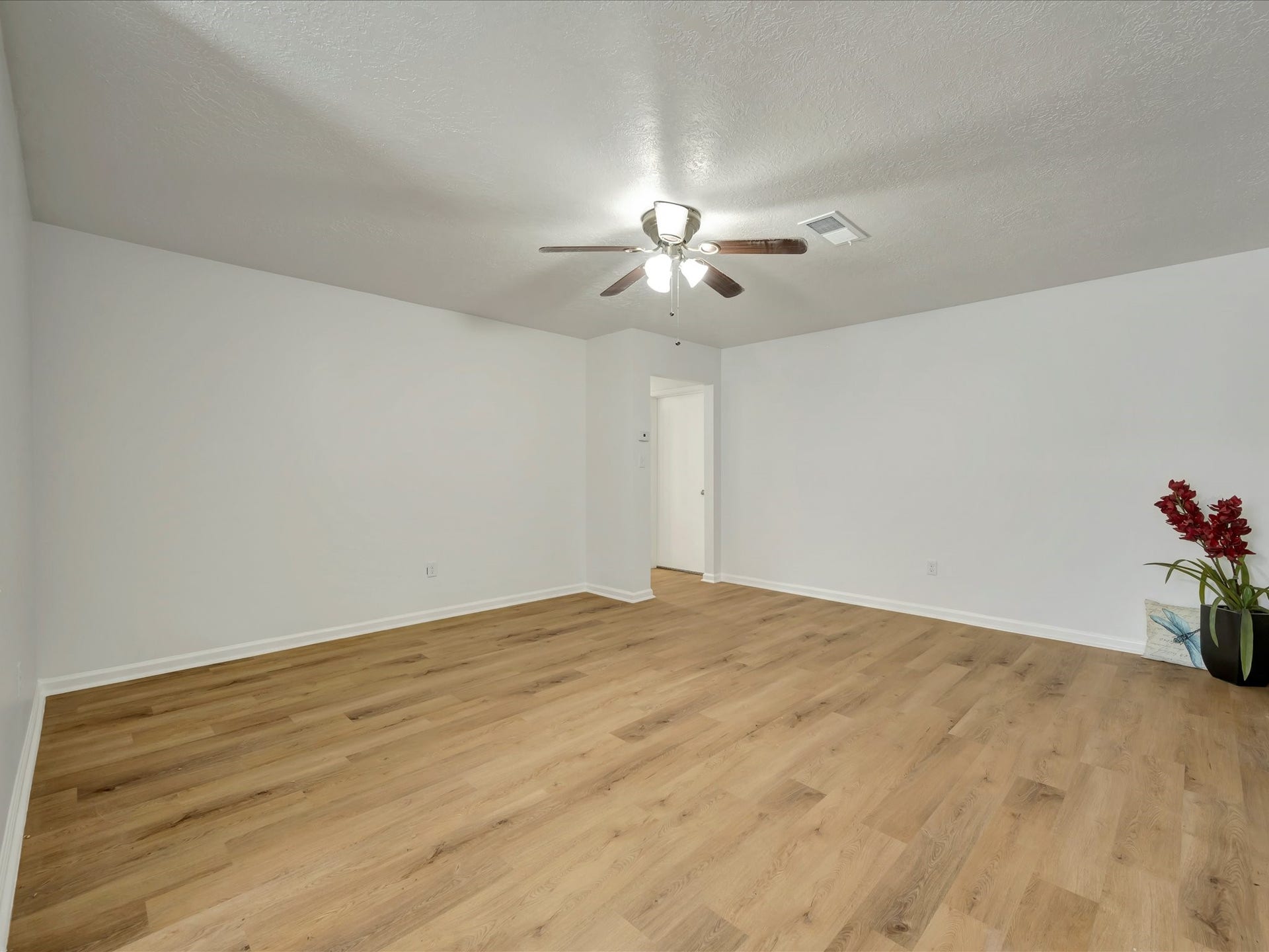 1003 Richvale Lane, Houston, TX 77062 Den
