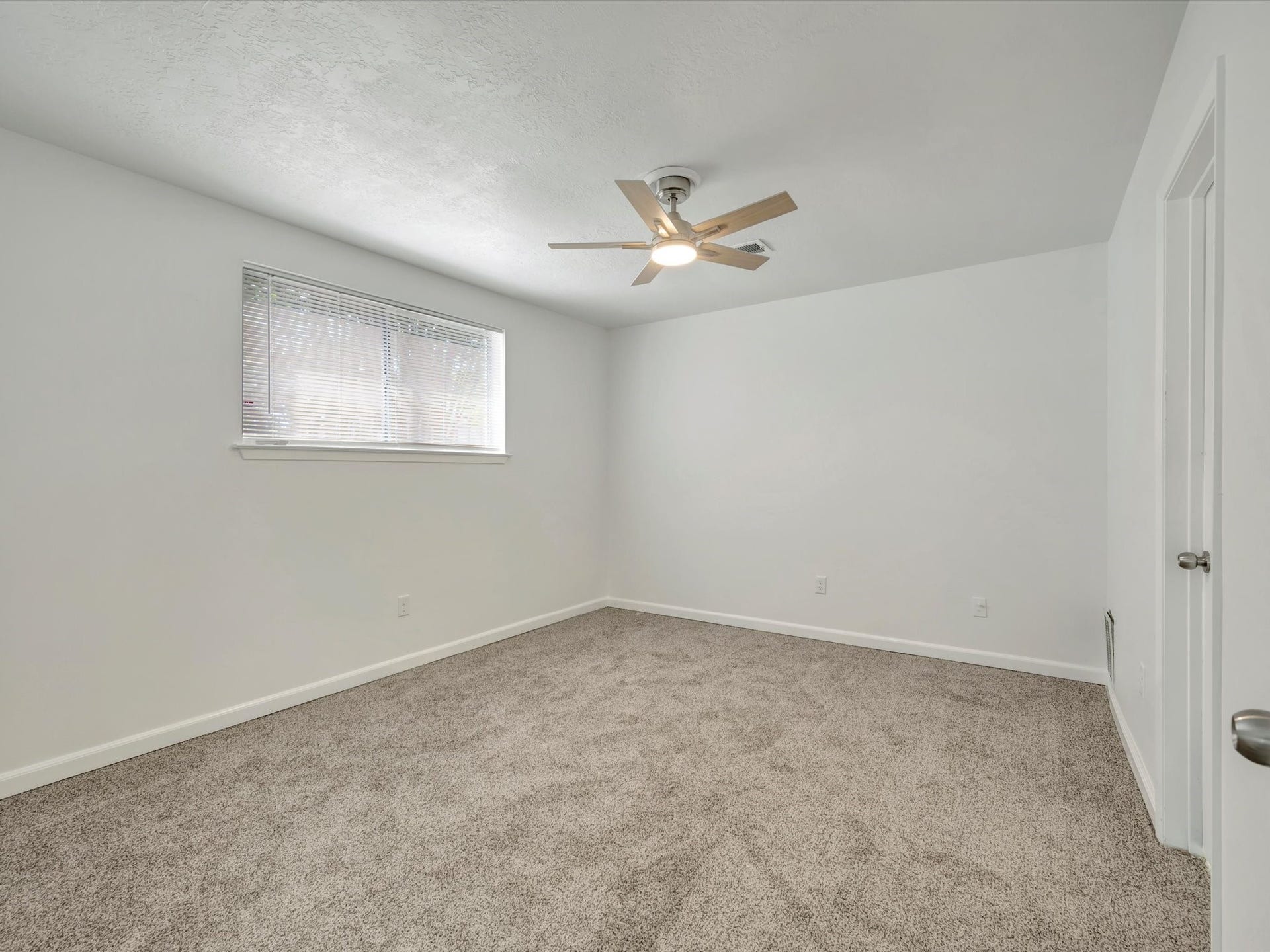 1003 Richvale Lane, Houston, TX 77062 Primary bedroom with walk-in closet