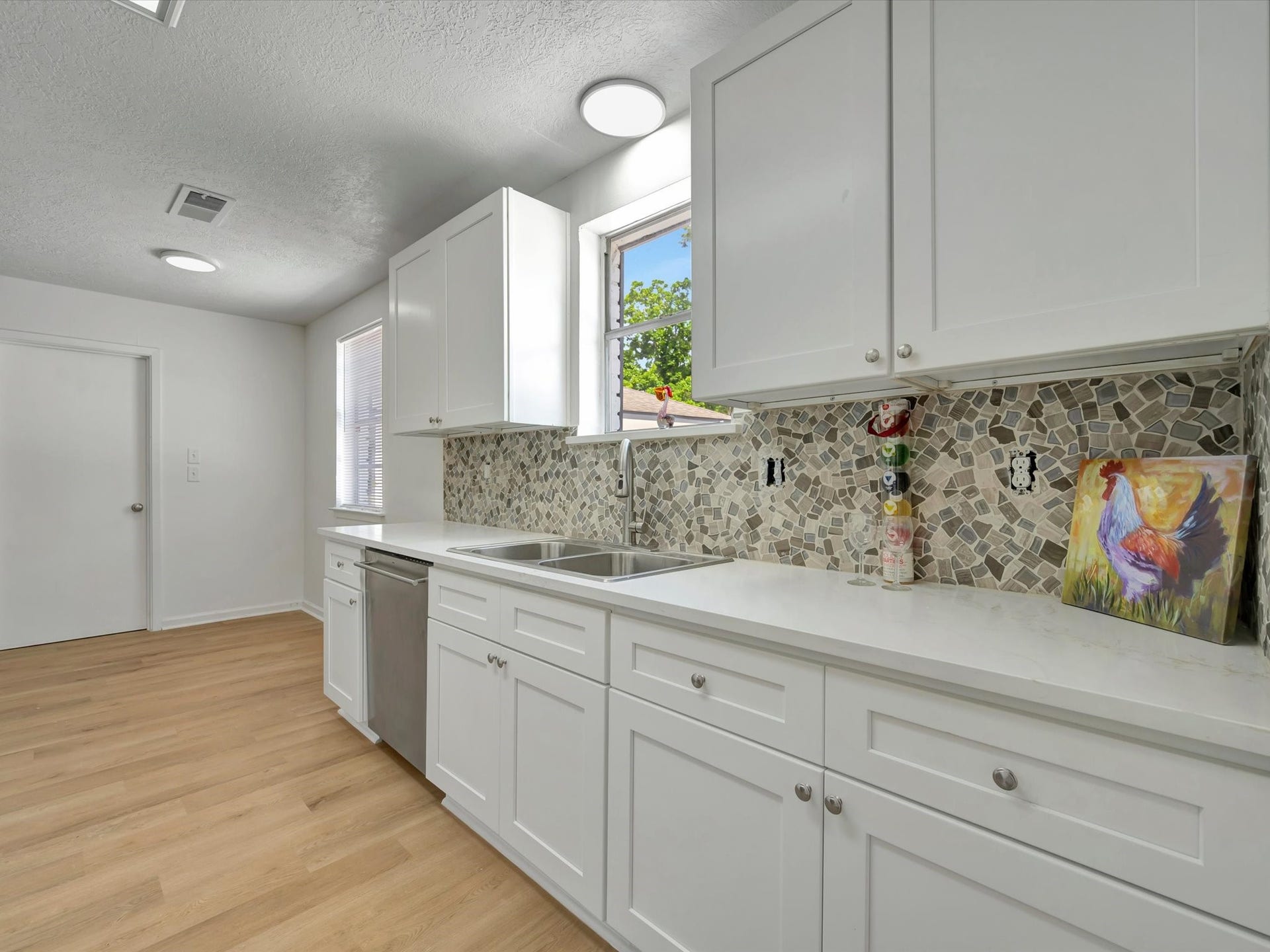 1003 Richvale Lane, Houston, TX 77062 Quartz counter tops with deep SS sink and stone/glass back splash. Soft close cabinets and drawers