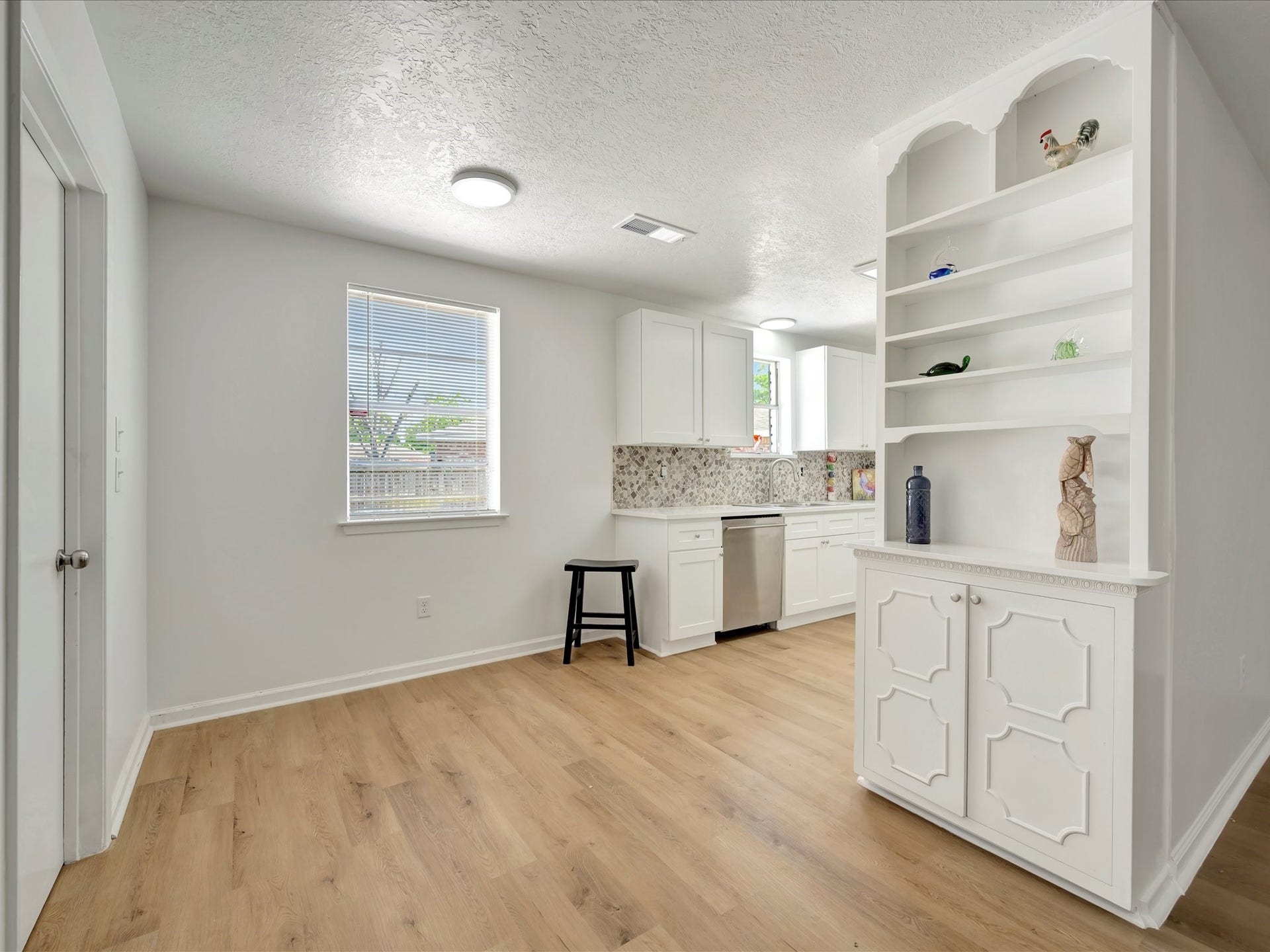 1003 Richvale Lane, Houston, TX 77062 Breakfast area with built-ins, off the kitchen and den