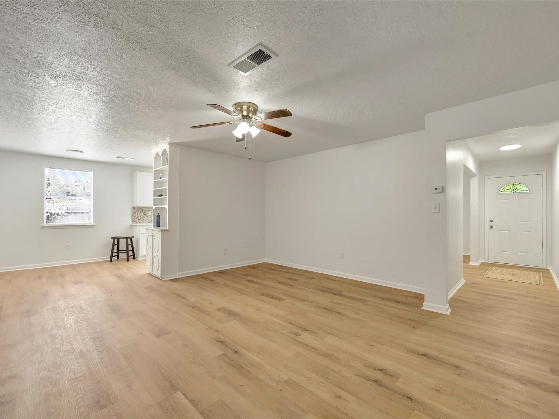 1003 Richvale Lane, Houston, TX 77062 View of den/entry/breakfest area