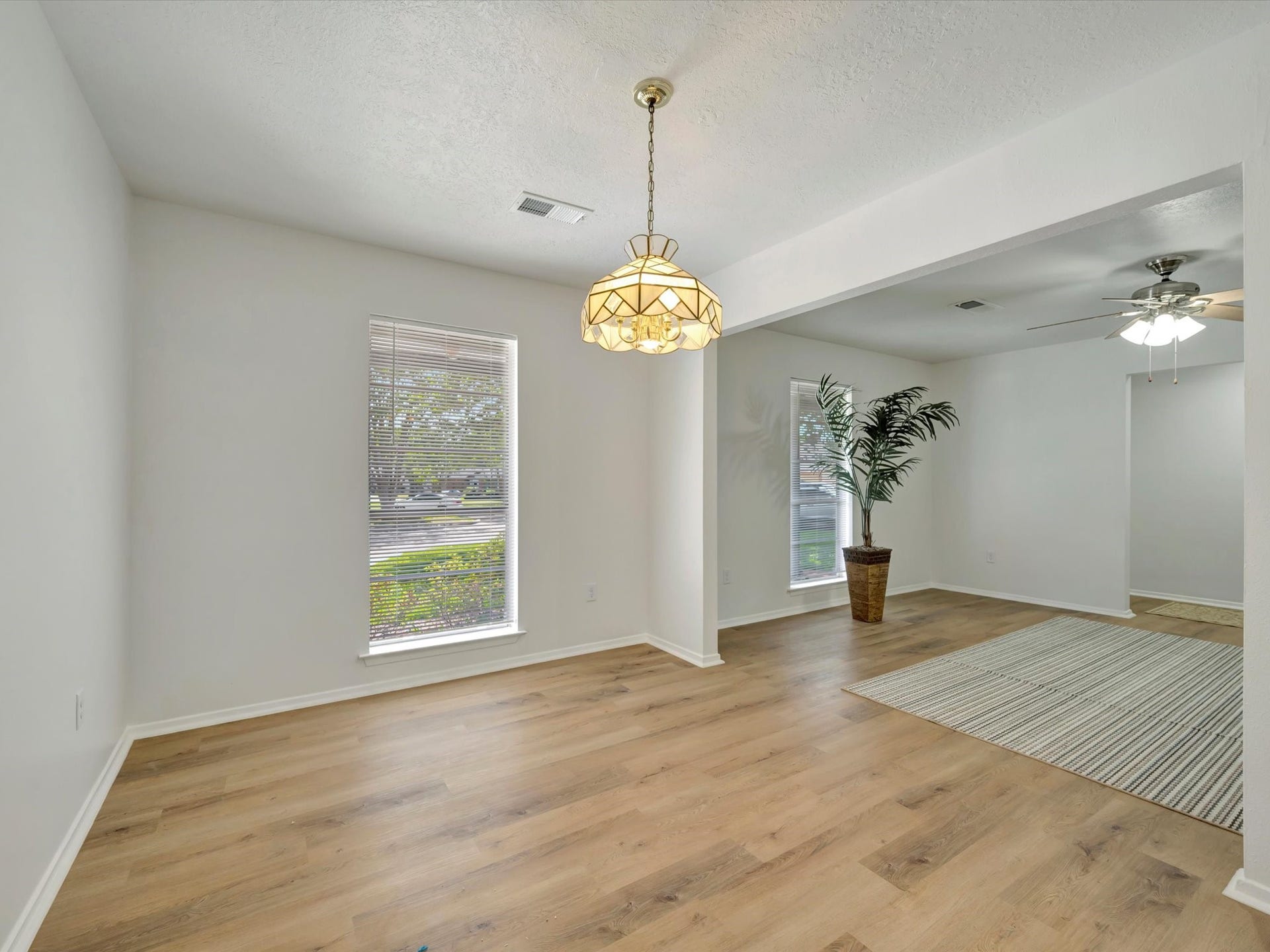 1003 Richvale Lane, Houston, TX 77062 Formal dinning