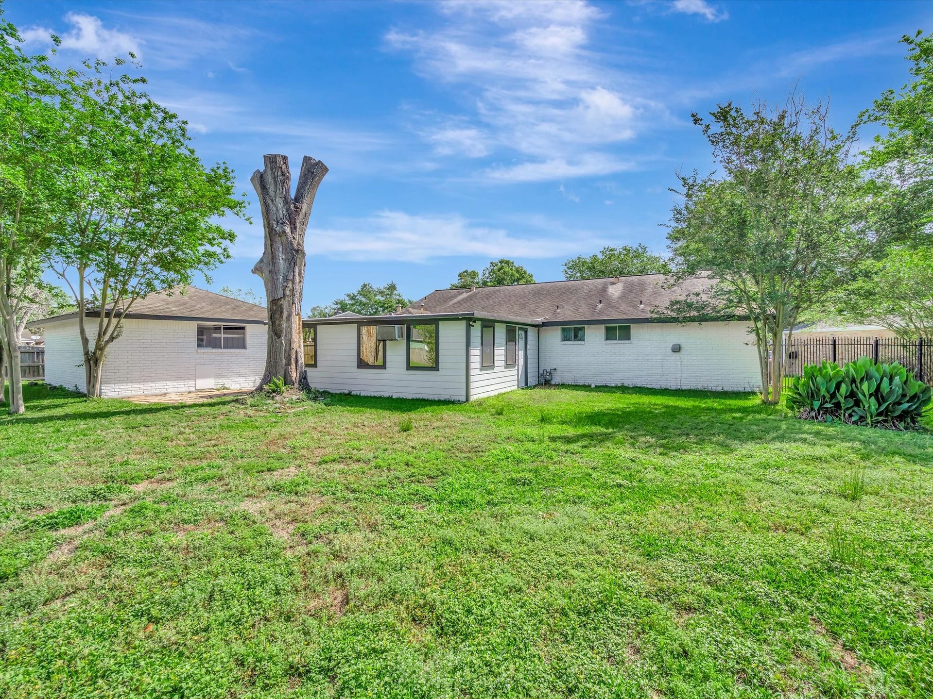 1003 Richvale Lane, Houston, TX 77062 Back yard is Spacious