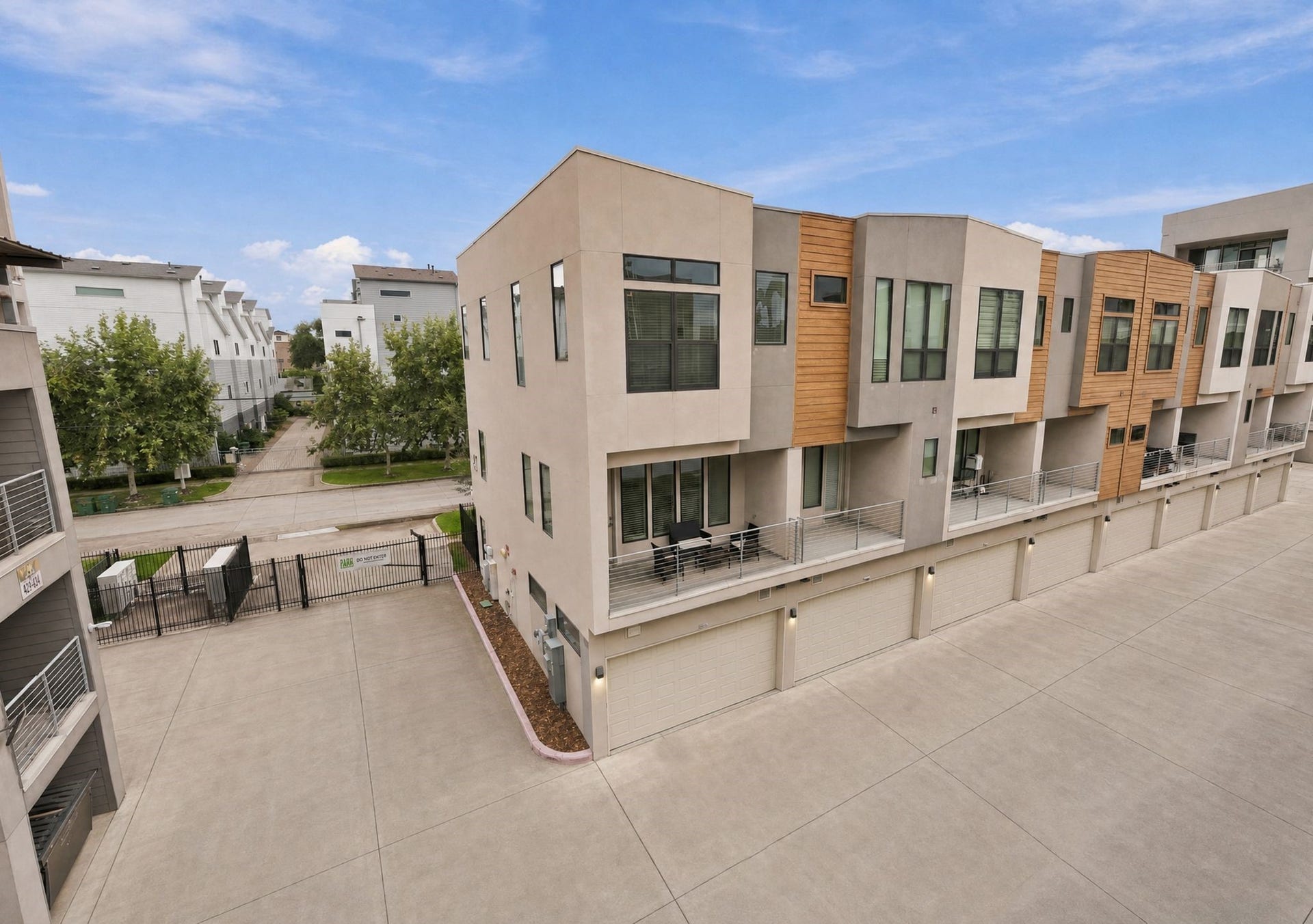 2401 Crawford Street, #C2A, Houston, TX 77004 2401 Crawford Street, #C2A, Houston, TX 77004