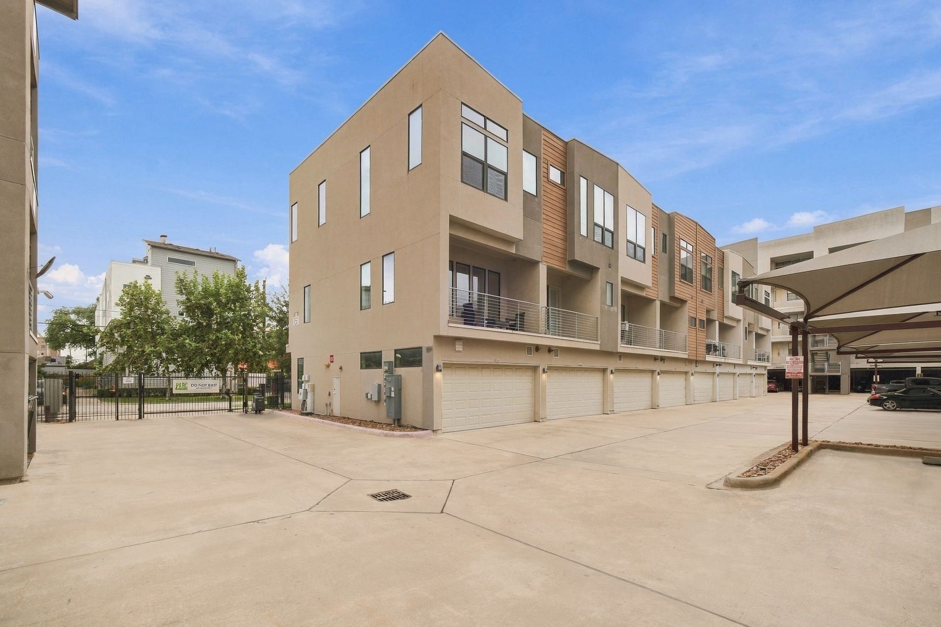 2401 Crawford Street, #C2A, Houston, TX 77004 2401 Crawford Street, #C2A, Houston, TX 77004