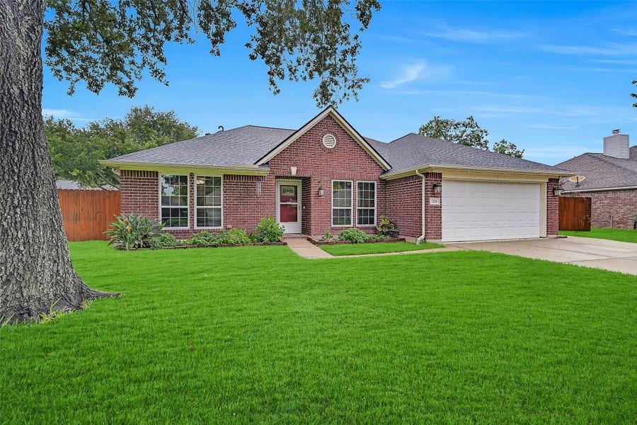 Property photo for 2220 Manchester Lane, Pearland, TX
