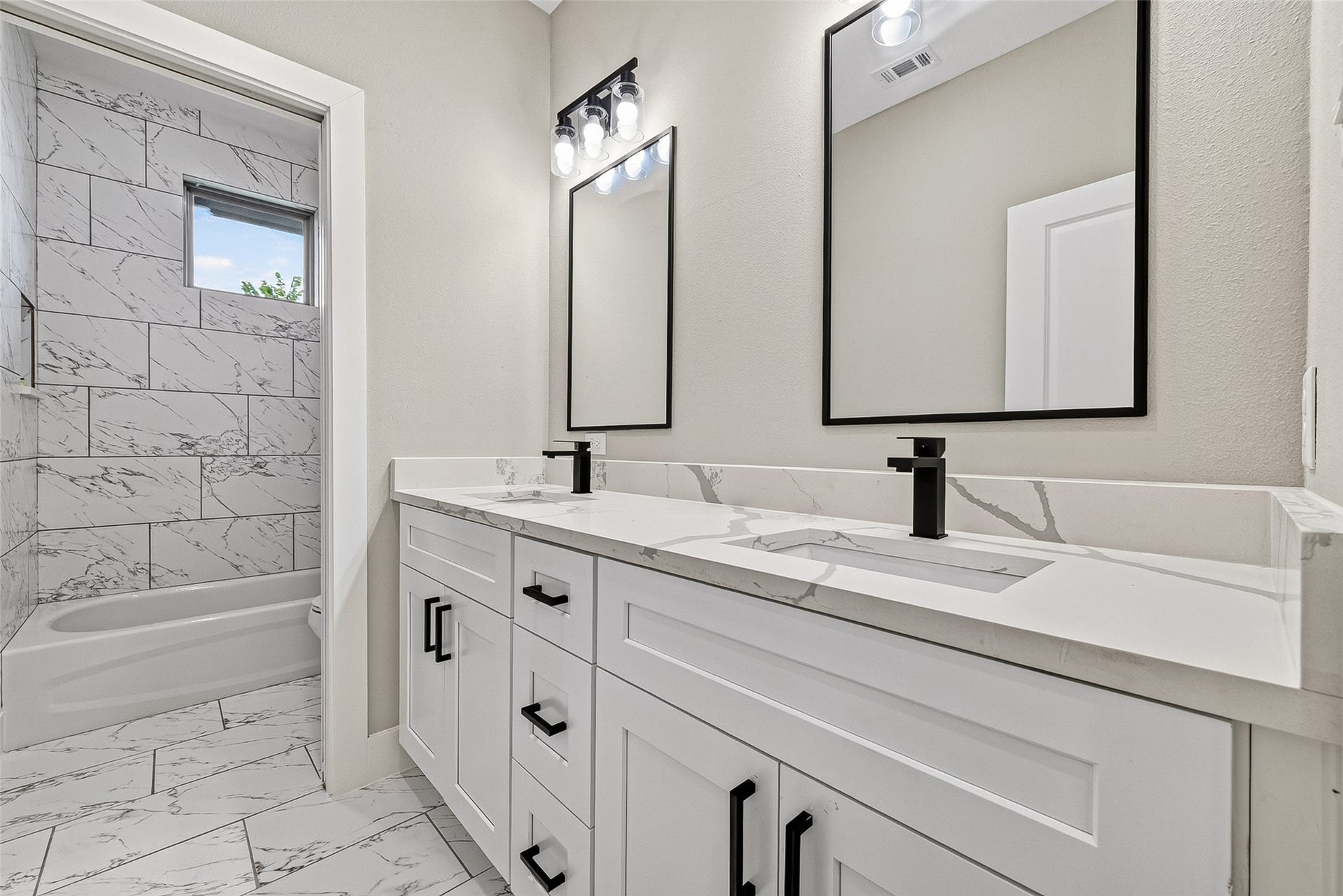 15030 Wunderlust ln, Houston, TX 77069 2nd Full Bath